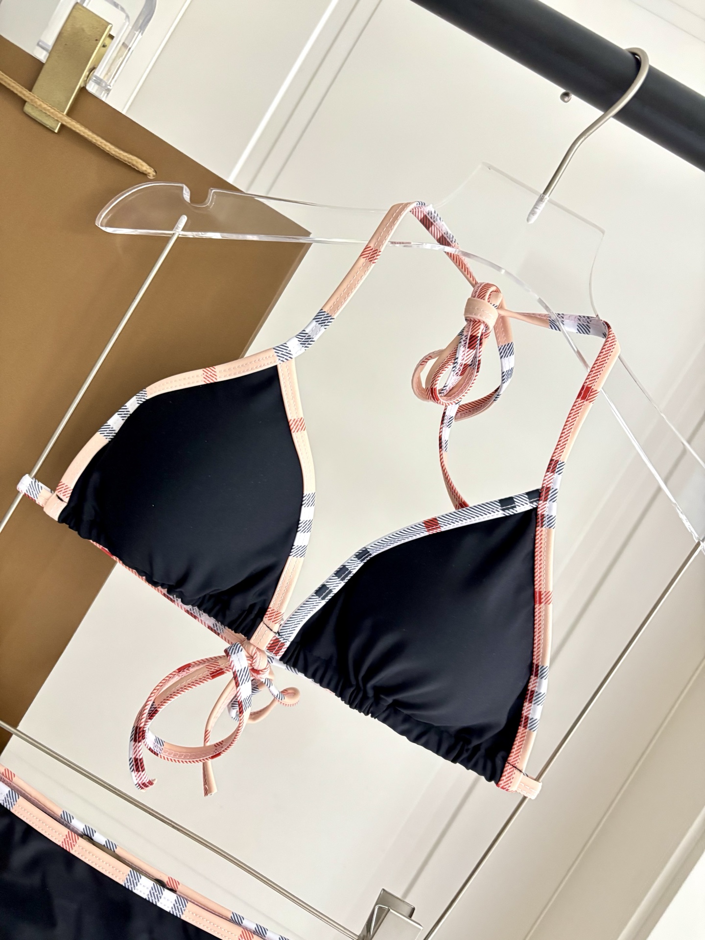 Burberry 巴宝莉比基尼新款 海边 游泳池