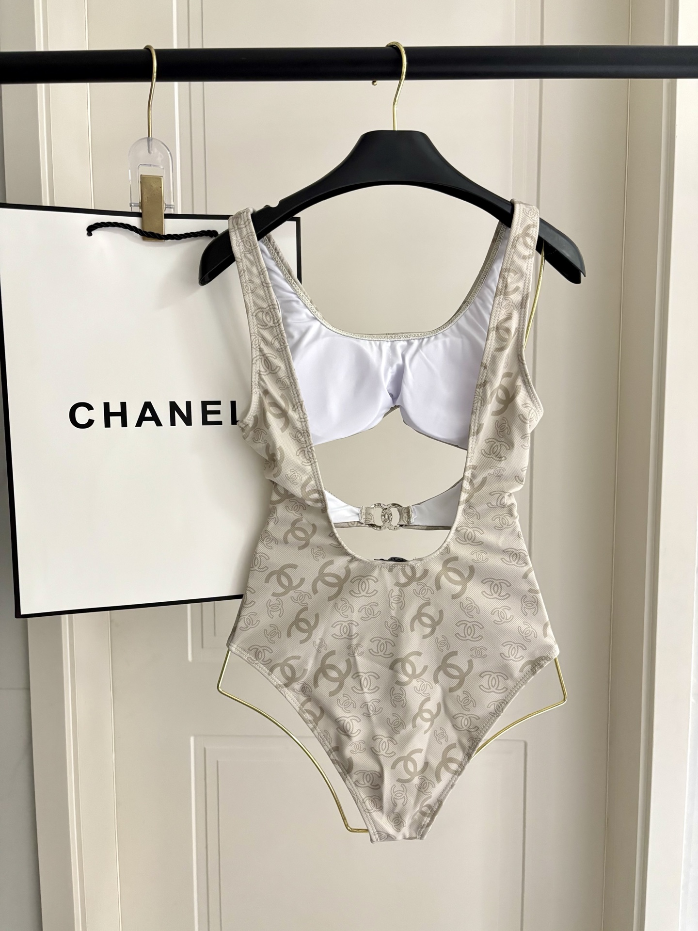 Chanel Chanel连体新款 海边 游泳池