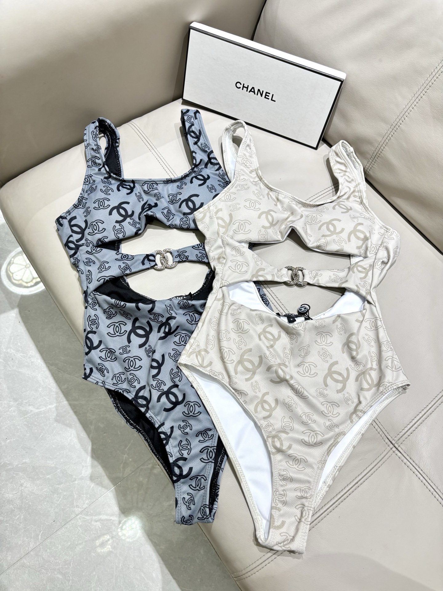Chanel Chanel连体新款 海边 游泳池