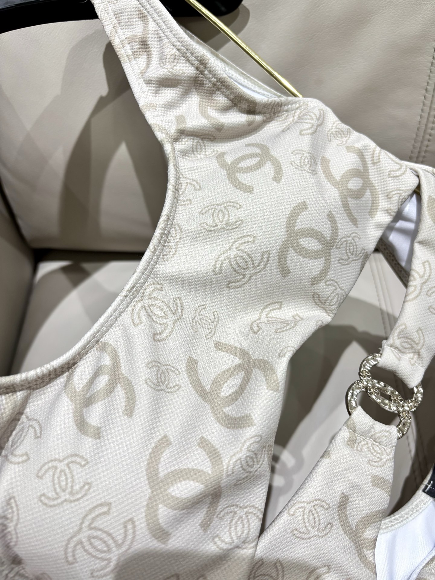 Chanel Chanel连体新款 海边 游泳池