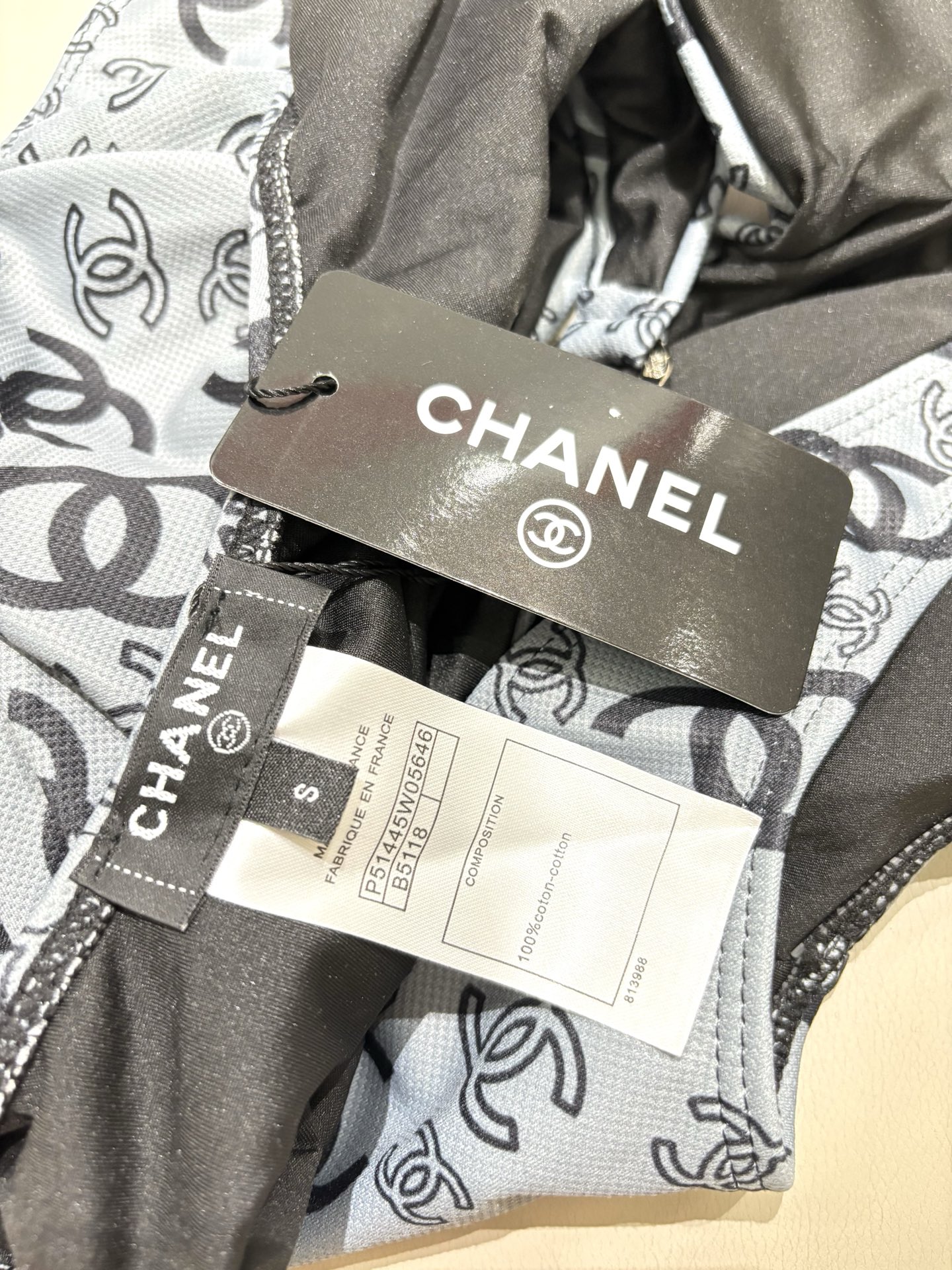 Chanel Chanel新款泳衣 海边 游泳池
