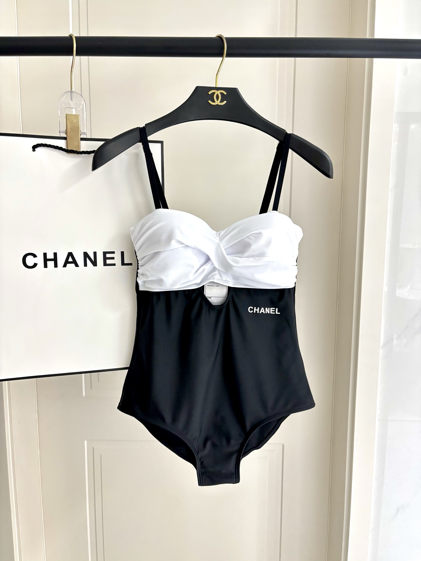 Chanel Chanel新款 海边 游泳池