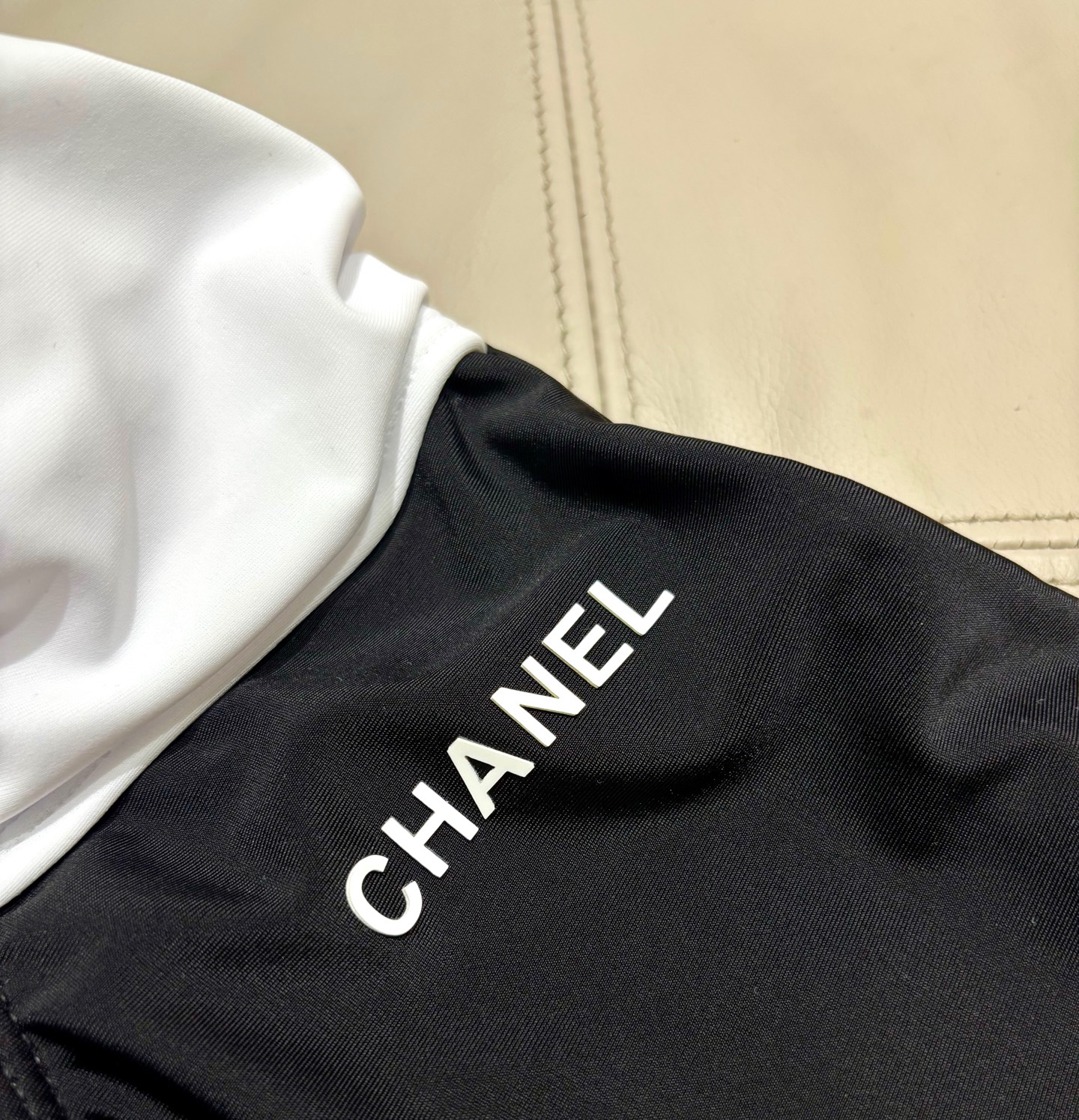 Chanel Chanel新款 海边 游泳池