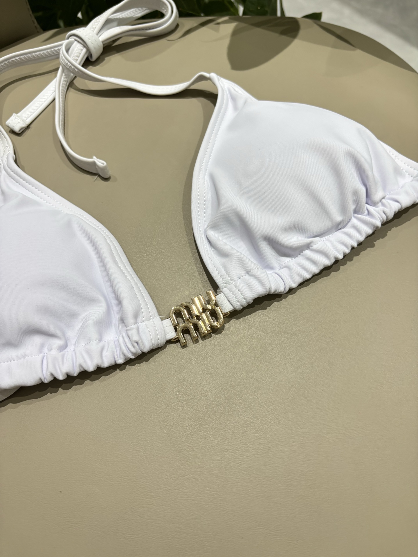 Miu Miu 缪缪比基尼新款 海边 游泳池 温泉