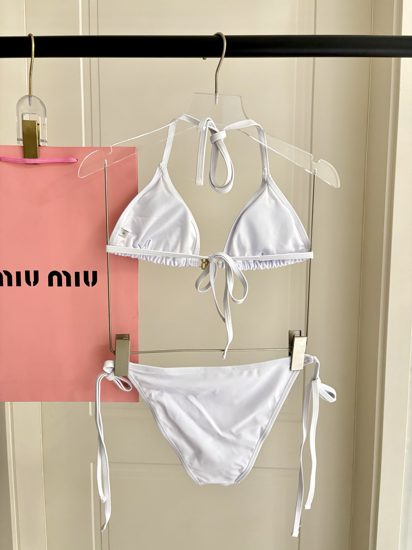 Miu Miu 缪缪比基尼新款 海边 游泳池 温泉