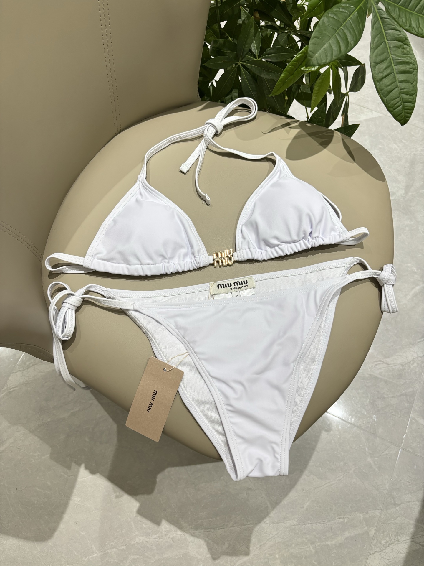 Miu Miu 缪缪比基尼新款 海边 游泳池 温泉