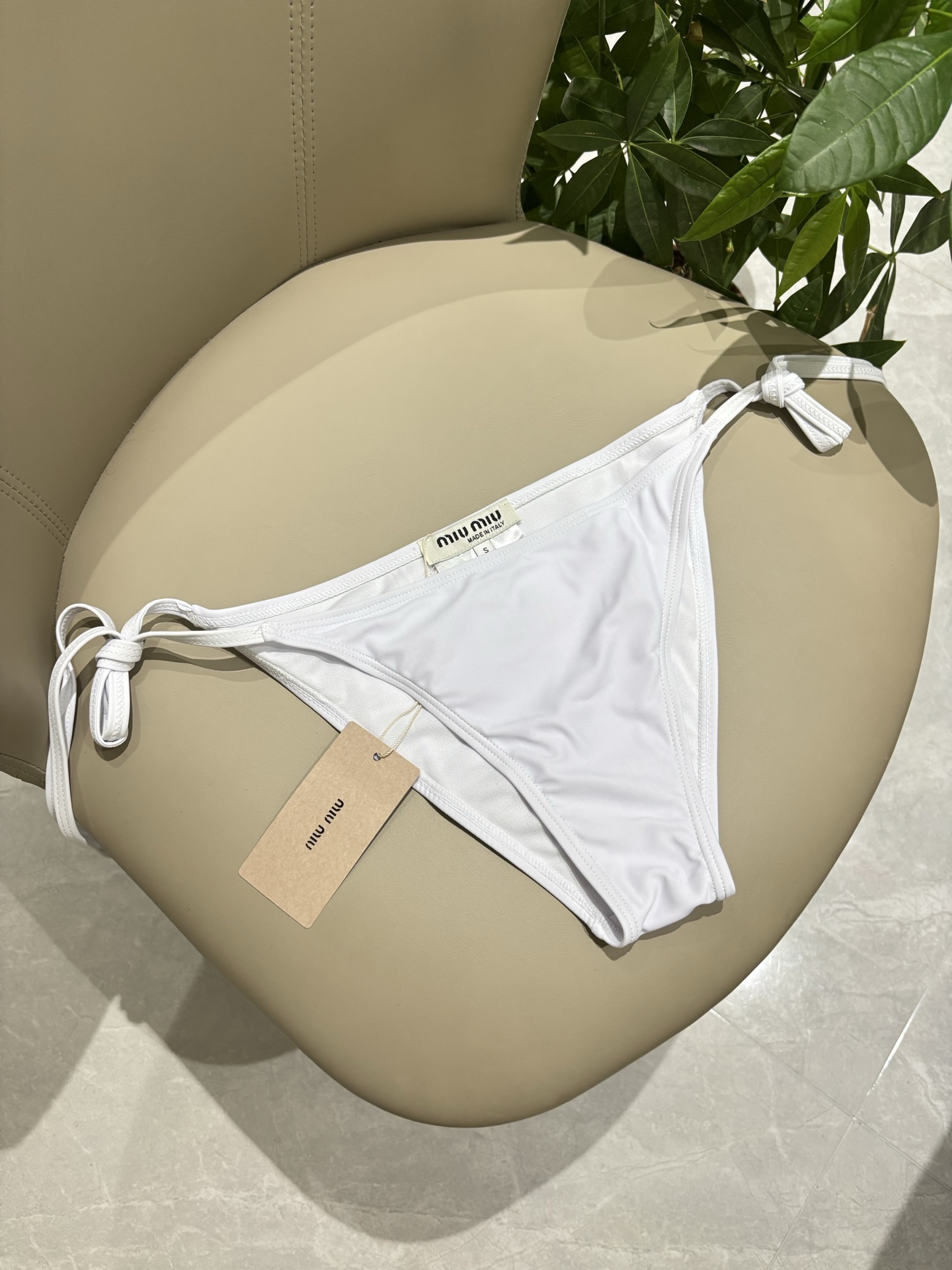 Miu Miu 缪缪比基尼新款 海边 游泳池 温泉