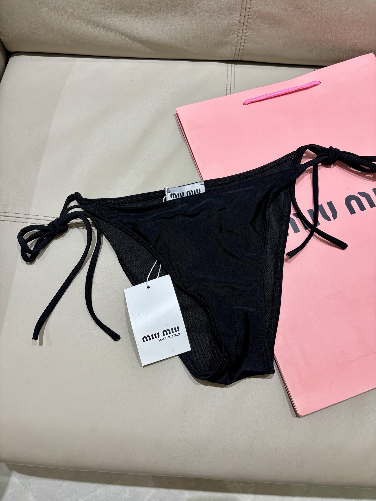 Miu Miu 缪缪比基尼新款 海边 游泳池 温泉