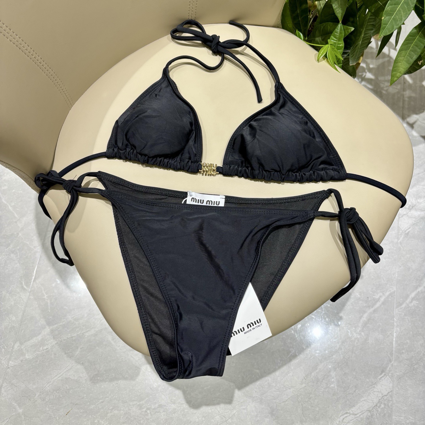 Miu Miu 缪缪比基尼新款 海边 游泳池 温泉