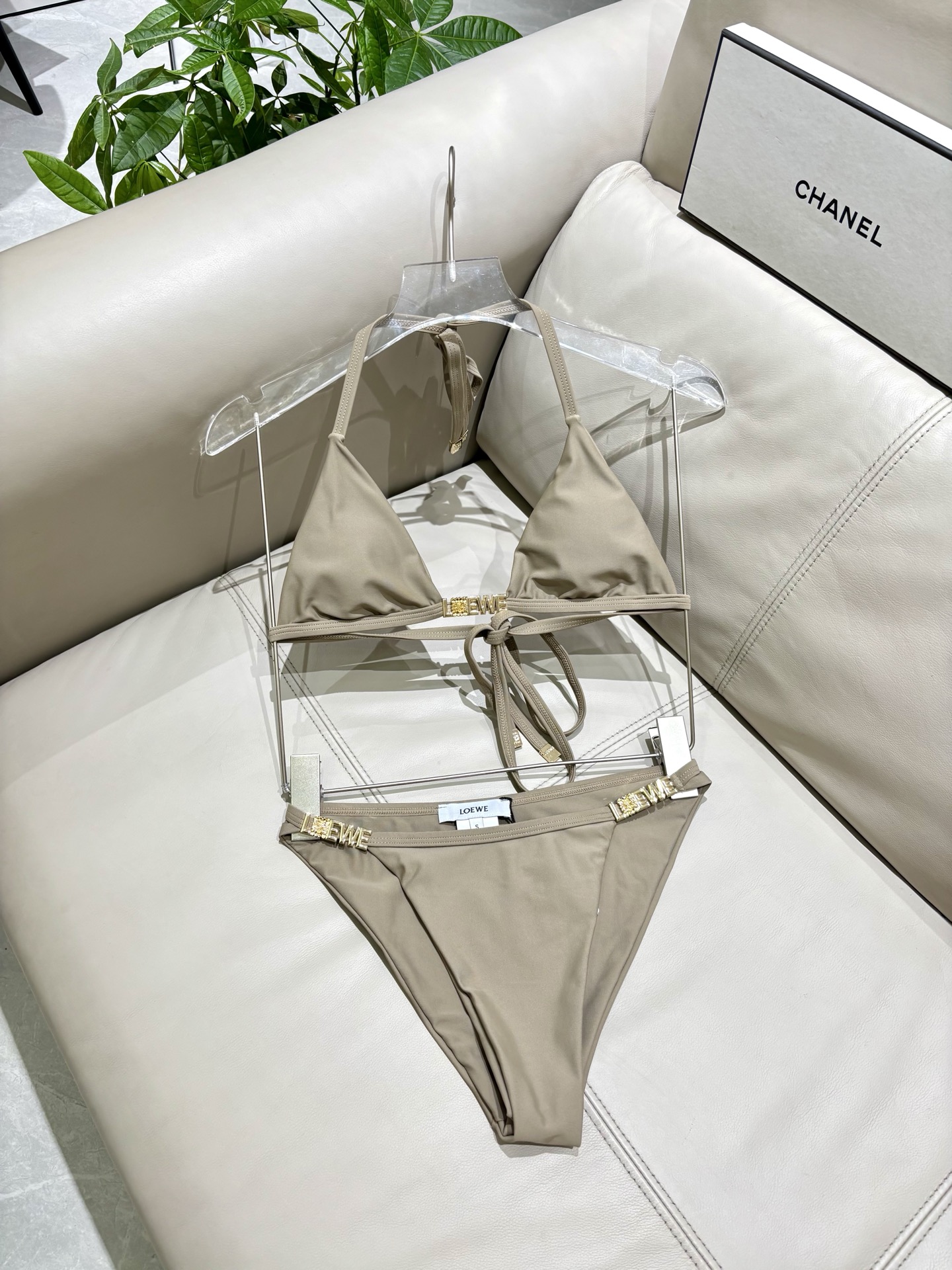 Loewe 罗意威比基尼新款 海边 游泳池
