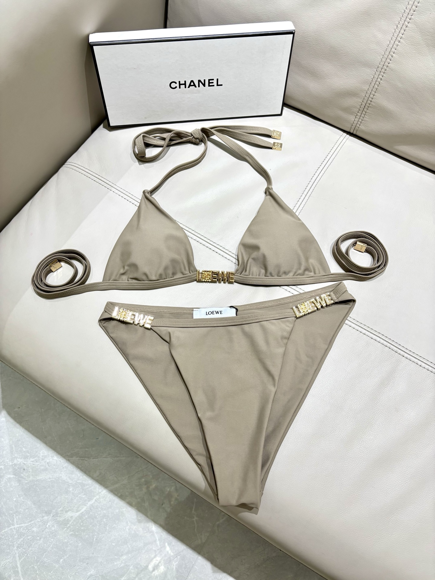 Loewe 罗意威比基尼新款 海边 游泳池