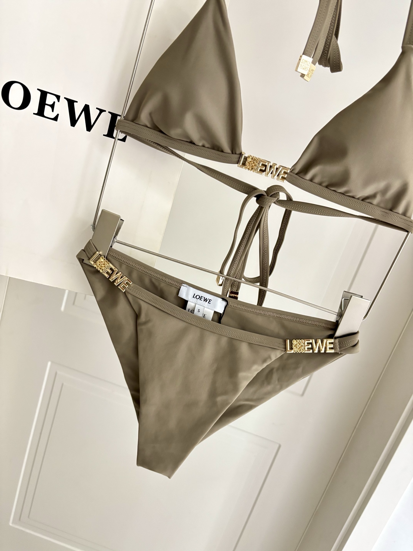 Loewe 罗意威比基尼新款 海边 游泳池