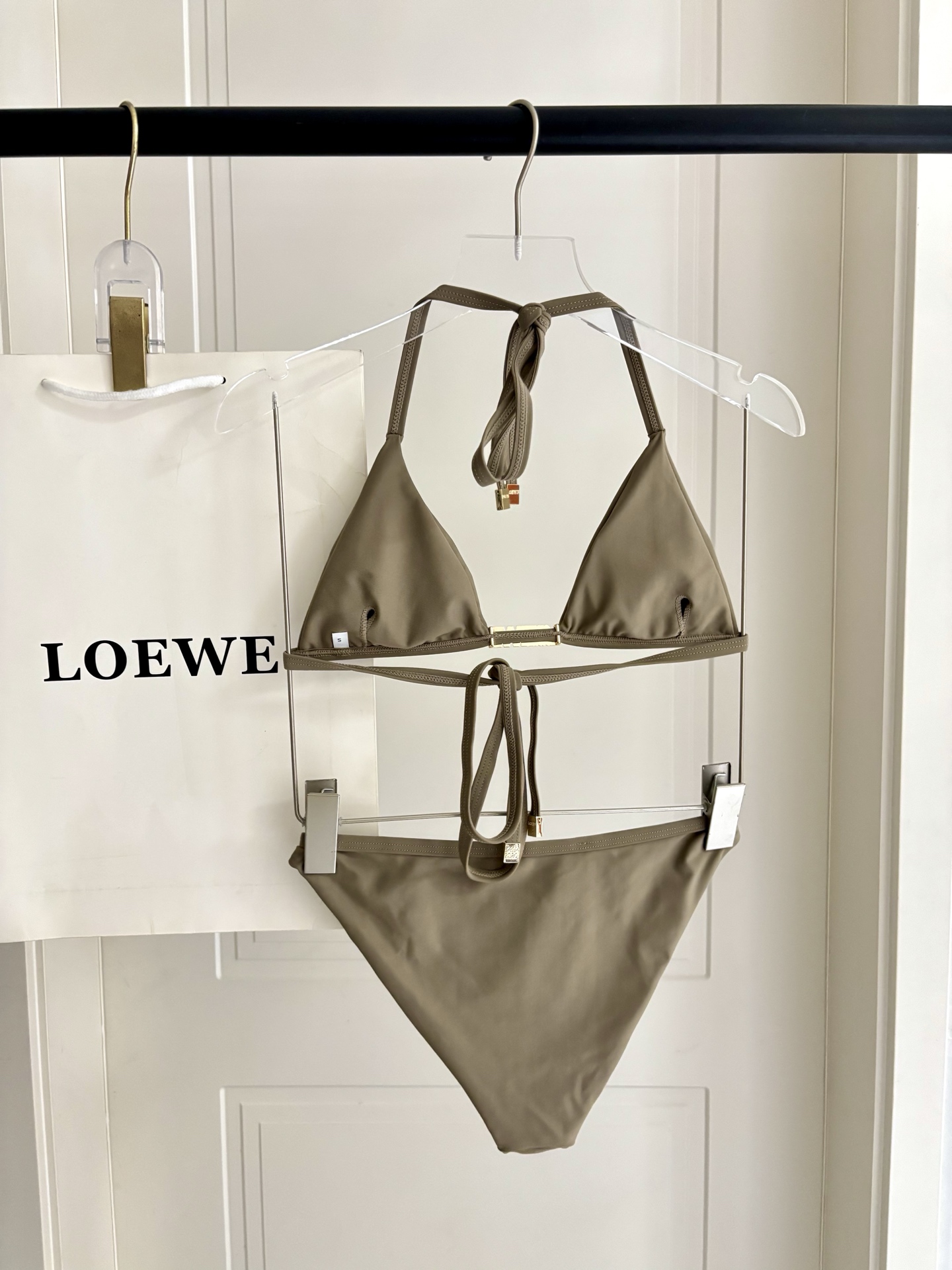 Loewe 罗意威比基尼新款 海边 游泳池