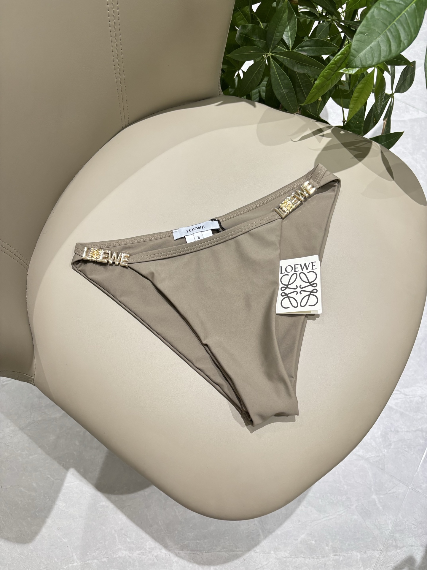 Loewe 罗意威比基尼新款 海边 游泳池