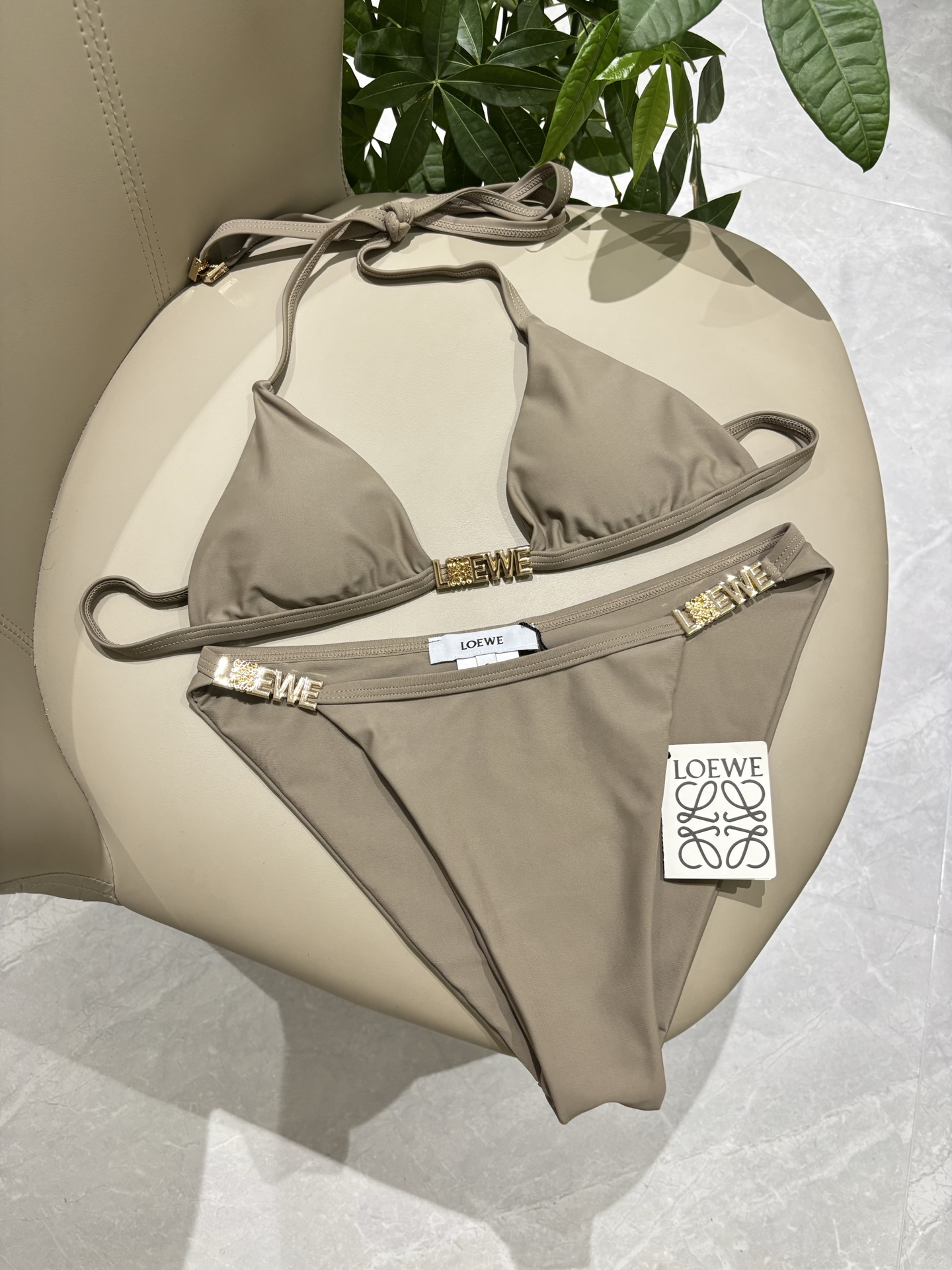 Loewe 罗意威比基尼新款 海边 游泳池