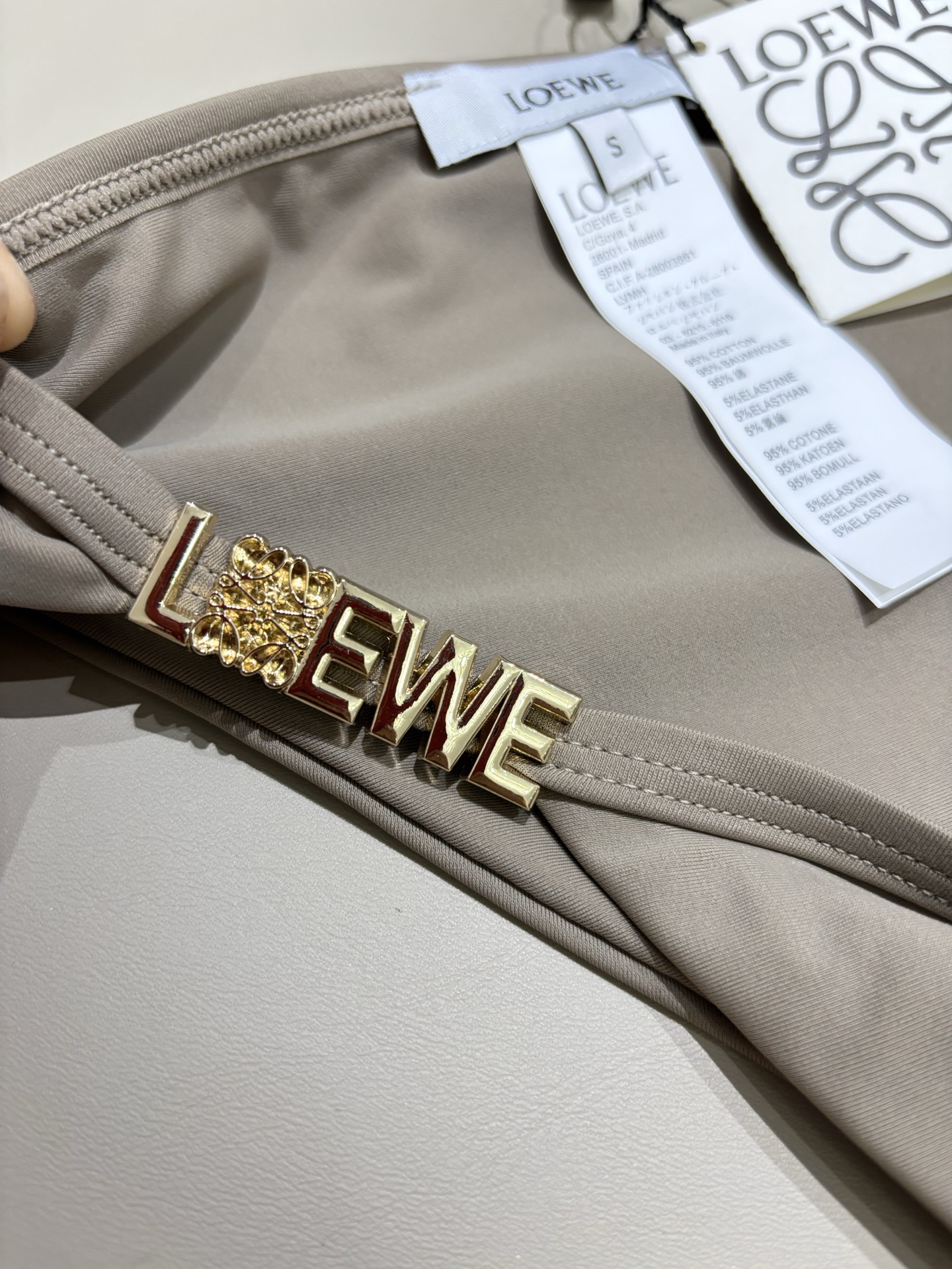 Loewe 罗意威比基尼新款 海边 游泳池
