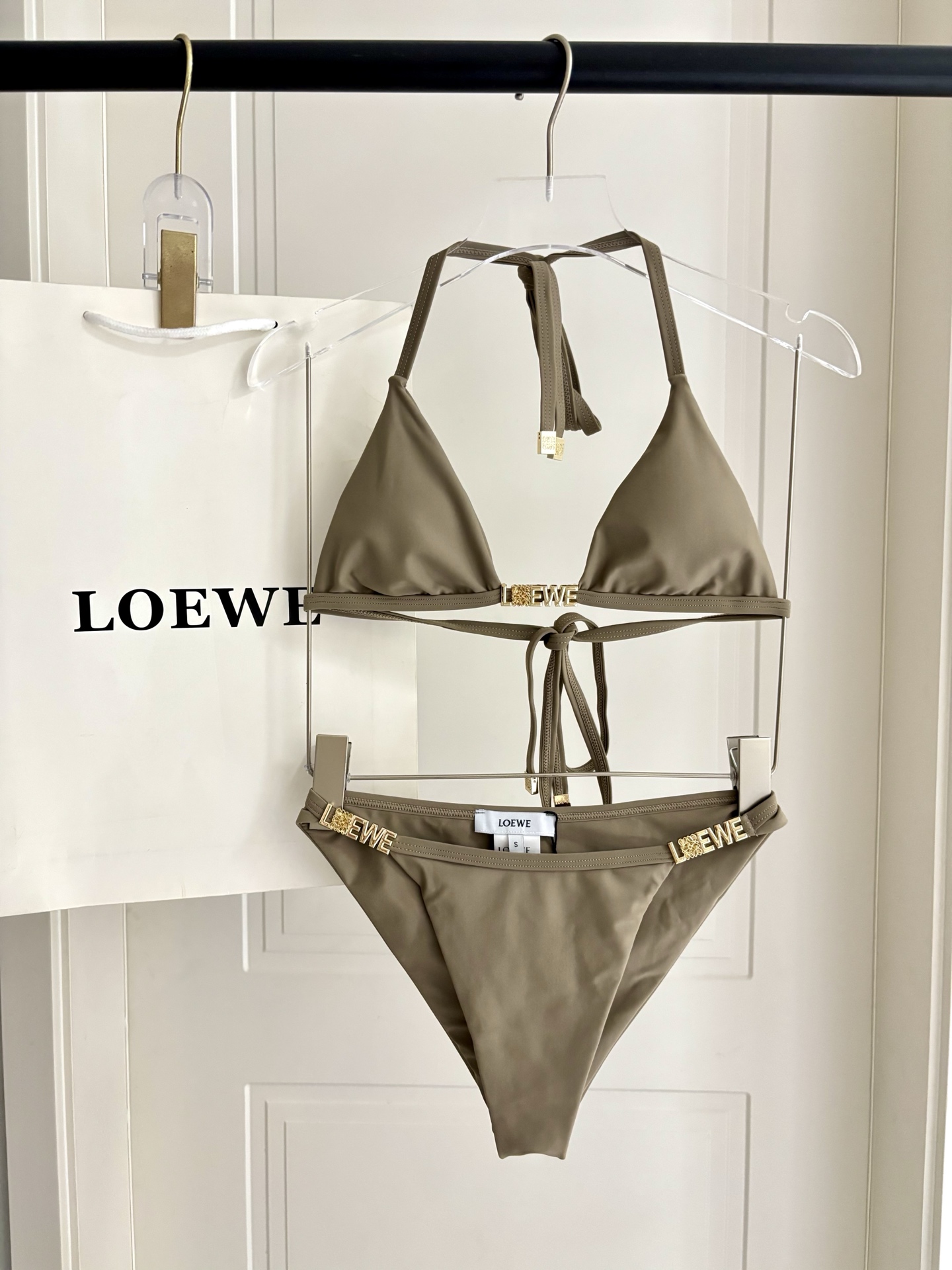 Loewe 罗意威比基尼新款 海边 游泳池