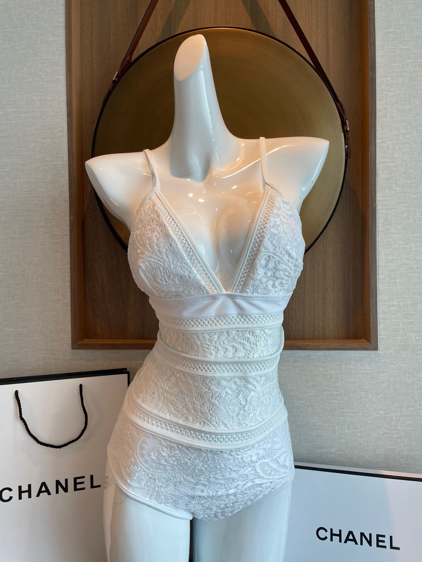 Chanel最新款镂空网纱连体泳衣 旅游拍照打卡必备单品 超级出片 🉑️搭配裤裙纱裙 超美 数量有限 姐
