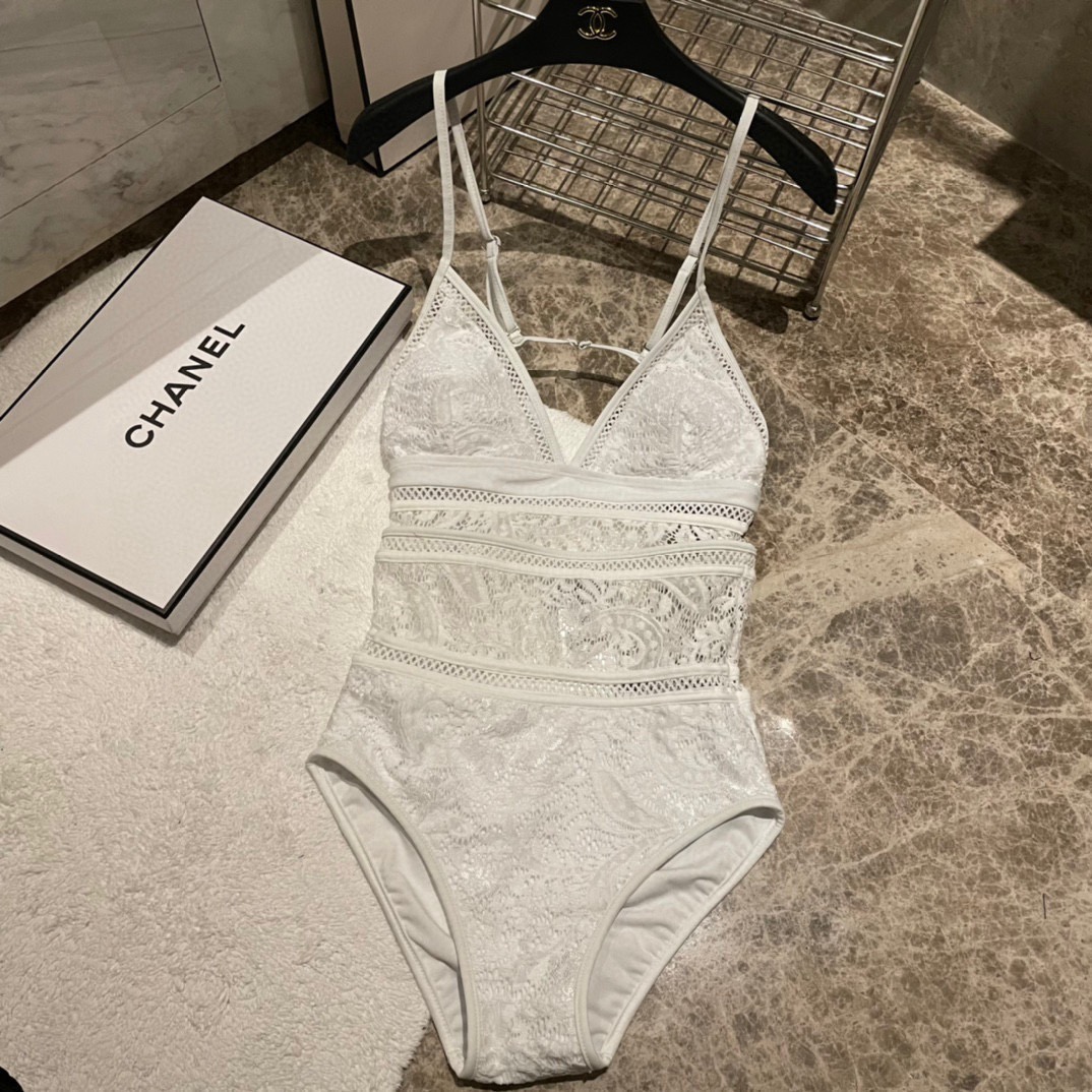 Chanel最新款镂空网纱连体泳衣 旅游拍照打卡必备单品 超级出片 🉑️搭配裤裙纱裙 超美 数量有限 姐