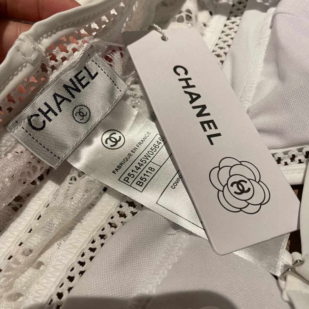 Chanel最新款镂空网纱连体泳衣 旅游拍照打卡必备单品 超级出片 🉑️搭配裤裙纱裙 超美 数量有限 姐
