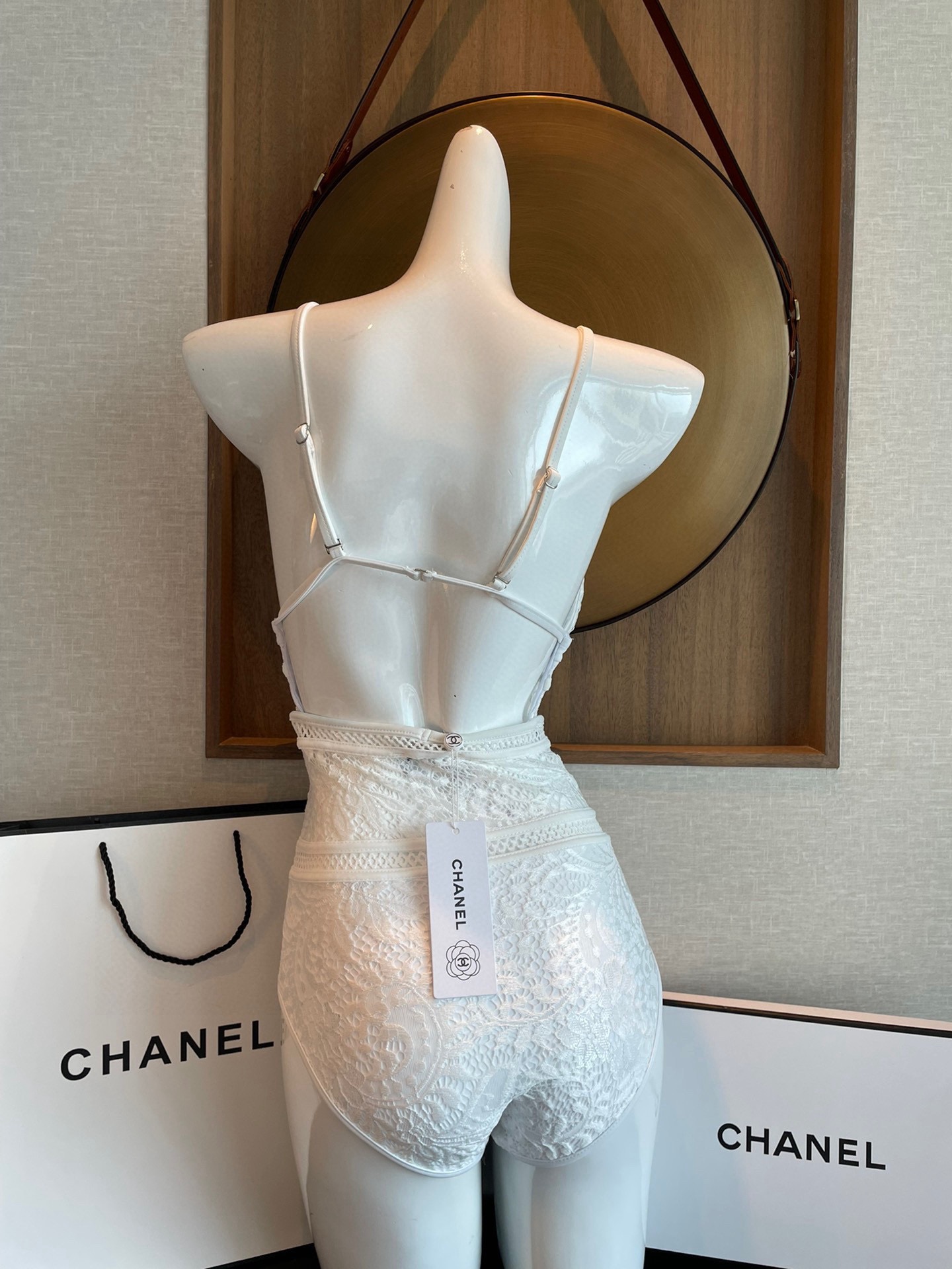 Chanel最新款镂空网纱连体泳衣 旅游拍照打卡必备单品 超级出片 🉑️搭配裤裙纱裙 超美 数量有限 姐