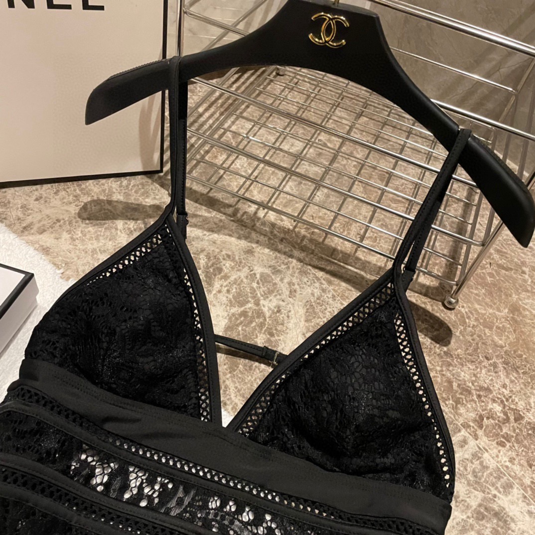 Chanel最新款镂空网纱连体泳衣 旅游拍照打卡必备单品 超级出片 🉑️搭配裤裙纱裙 超美 数量有限 姐