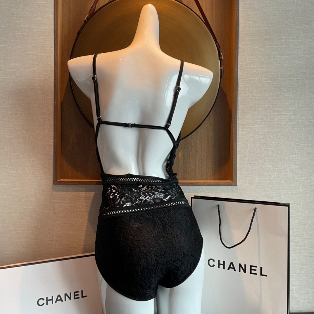 Chanel最新款镂空网纱连体泳衣 旅游拍照打卡必备单品 超级出片 🉑️搭配裤裙纱裙 超美 数量有限 姐