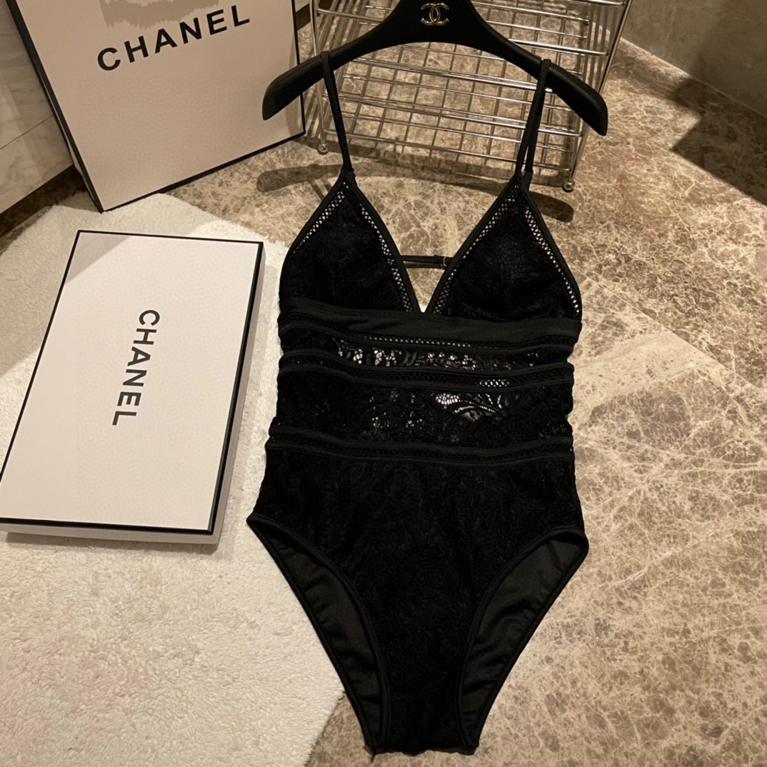 Chanel最新款镂空网纱连体泳衣 旅游拍照打卡必备单品 超级出片 🉑️搭配裤裙纱裙 超美 数量有限 姐