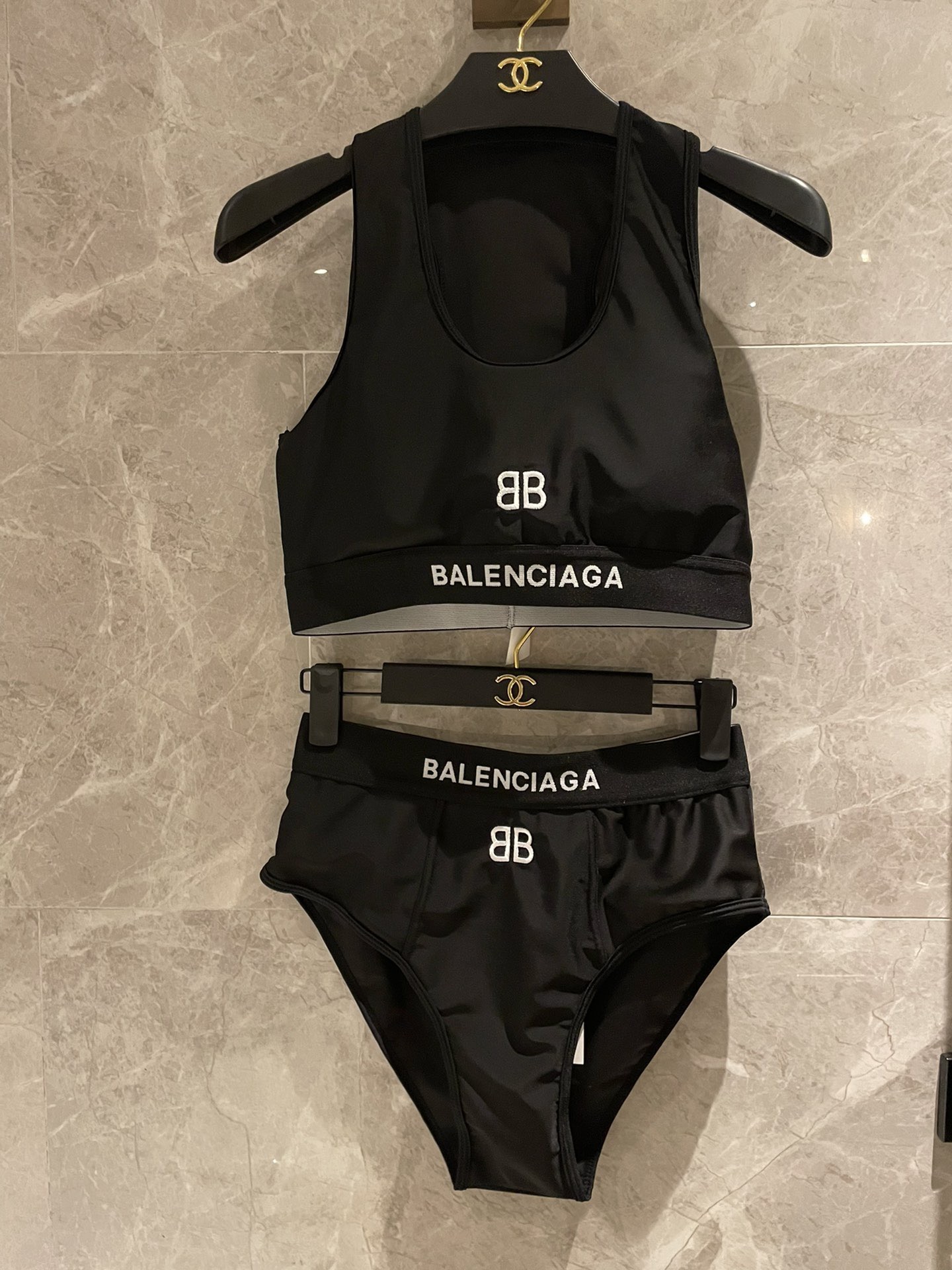 巴黎世家分体式泳衣👙❤️😍🥰适合多种场景的游泳衣🏊‍♀️海边 游泳池 温泉 水上乐园 漂流都可以😌内搭外