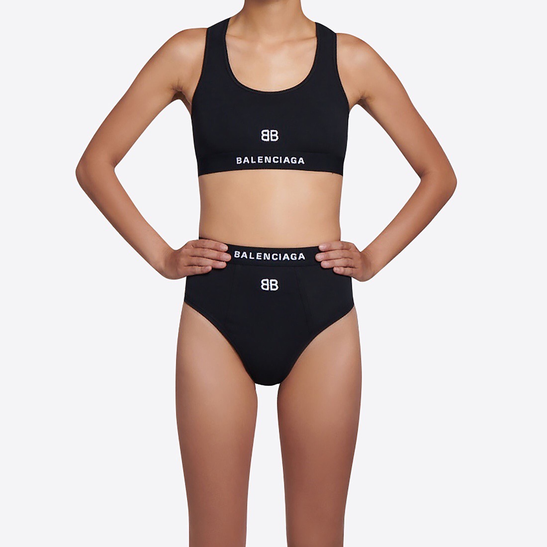 巴黎世家分体式泳衣👙❤️😍🥰适合多种场景的游泳衣🏊‍♀️海边 游泳池 温泉 水上乐园 漂流都可以😌内搭外