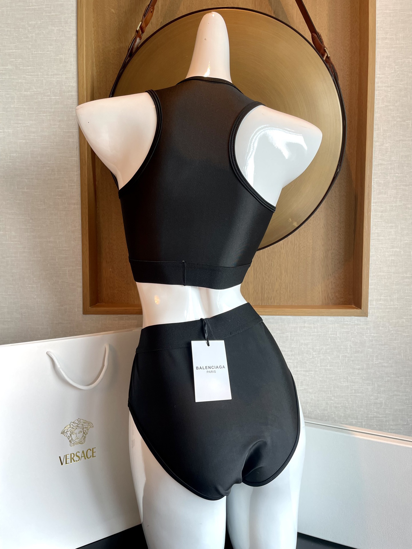 巴黎世家分体式泳衣👙❤️😍🥰适合多种场景的游泳衣🏊‍♀️海边 游泳池 温泉 水上乐园 漂流都可以😌内搭外
