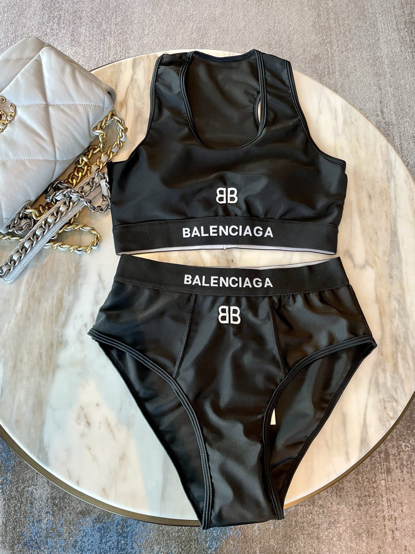巴黎世家分体式泳衣👙❤️😍🥰适合多种场景的游泳衣🏊‍♀️海边 游泳池 温泉 水上乐园 漂流都可以😌内搭外
