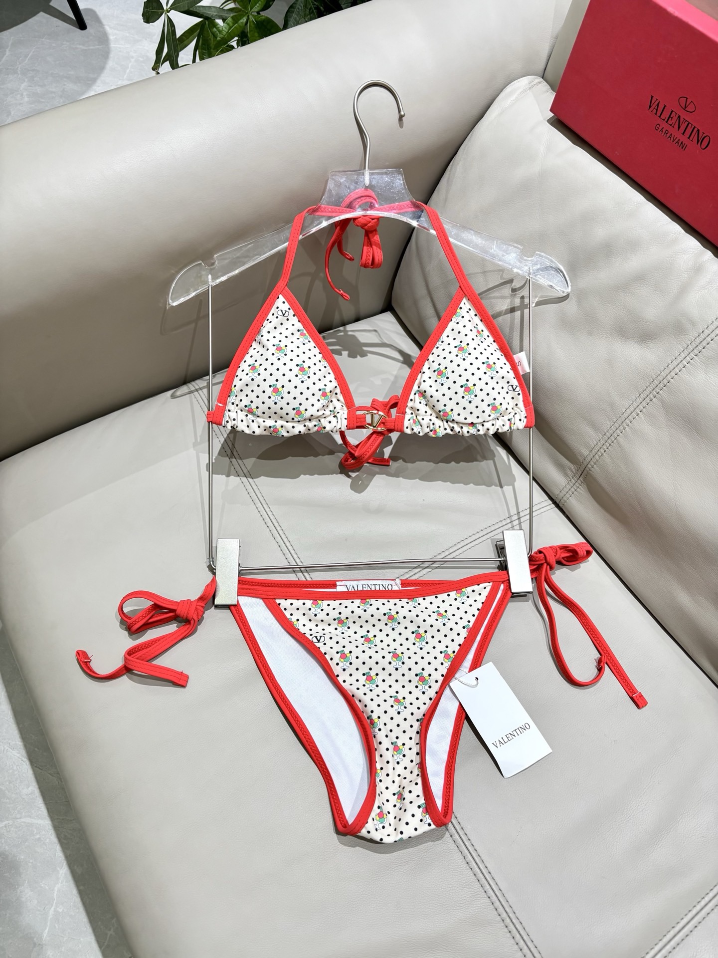 华伦天奴比基尼😍🥰适合多种场景的游泳衣🏊‍♀️海边 游泳池 温泉 水上乐园 漂流都可以😌内搭也完全可以 