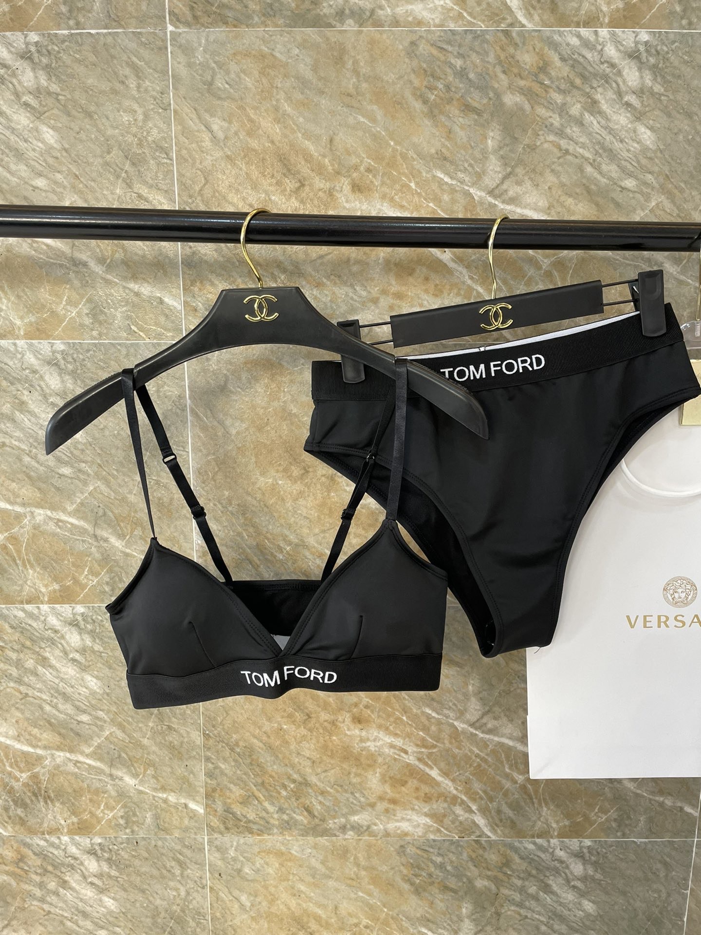 TOMFORD新款比基尼😍🥰适合多种场景的游泳衣🏊‍♀️海边 游泳池 温泉 水上乐园 漂流都可以😌内搭也