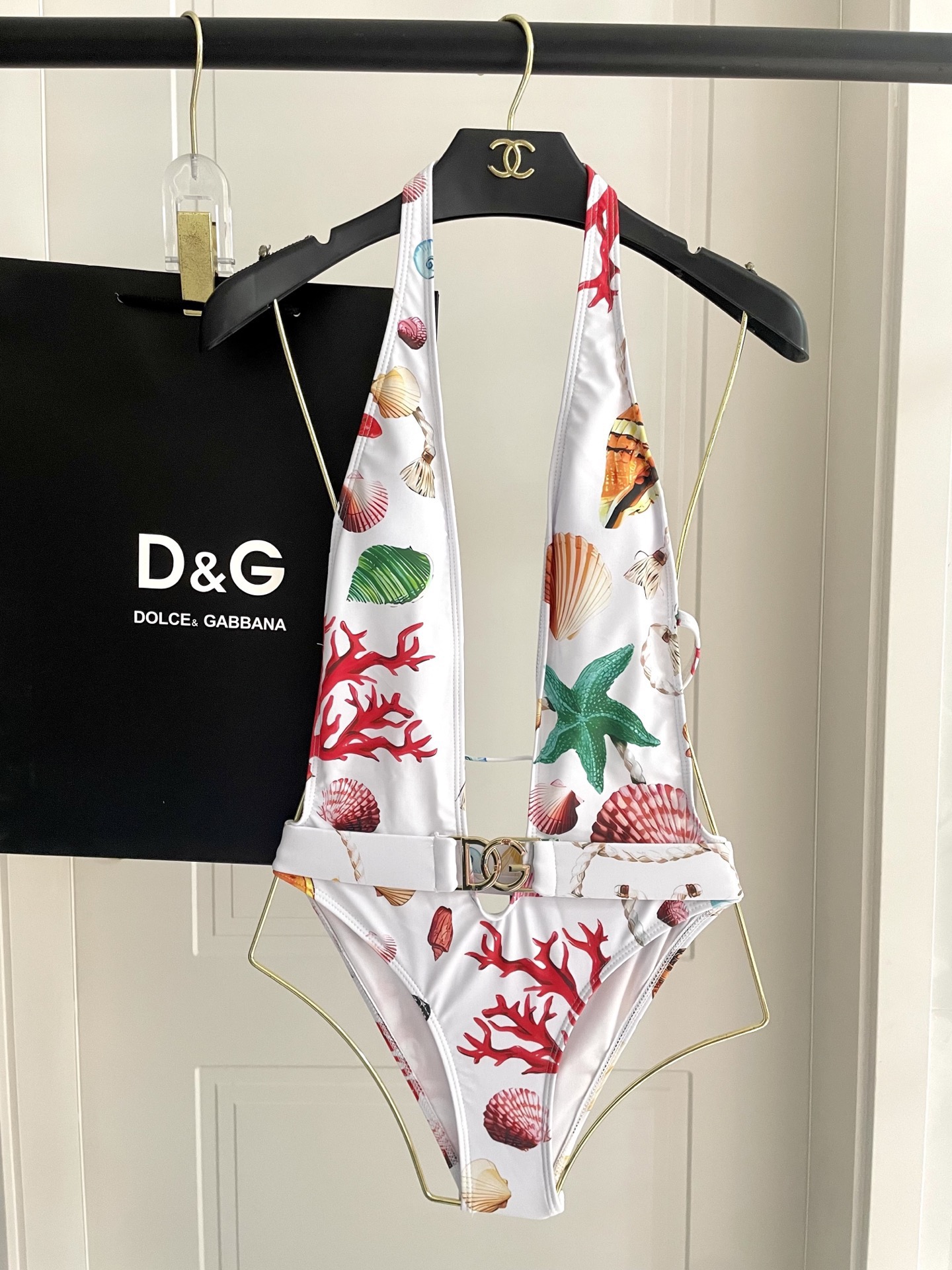 DG新款连体泳衣 字母印花 实物真的超级美😍😍适合多种场景的游泳衣🏊‍♀️海边 游泳池 温泉 水上乐园 