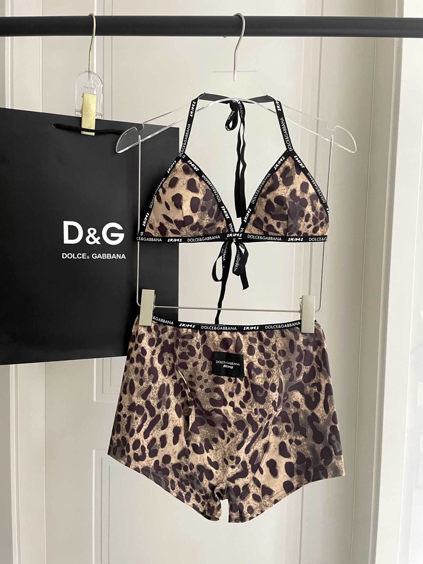 DG新款连体泳衣 时尚潮流款 😍🥰适合多种场景的游泳衣🏊‍♀️海边 游泳池 温泉 水上乐园 漂流都可以😌