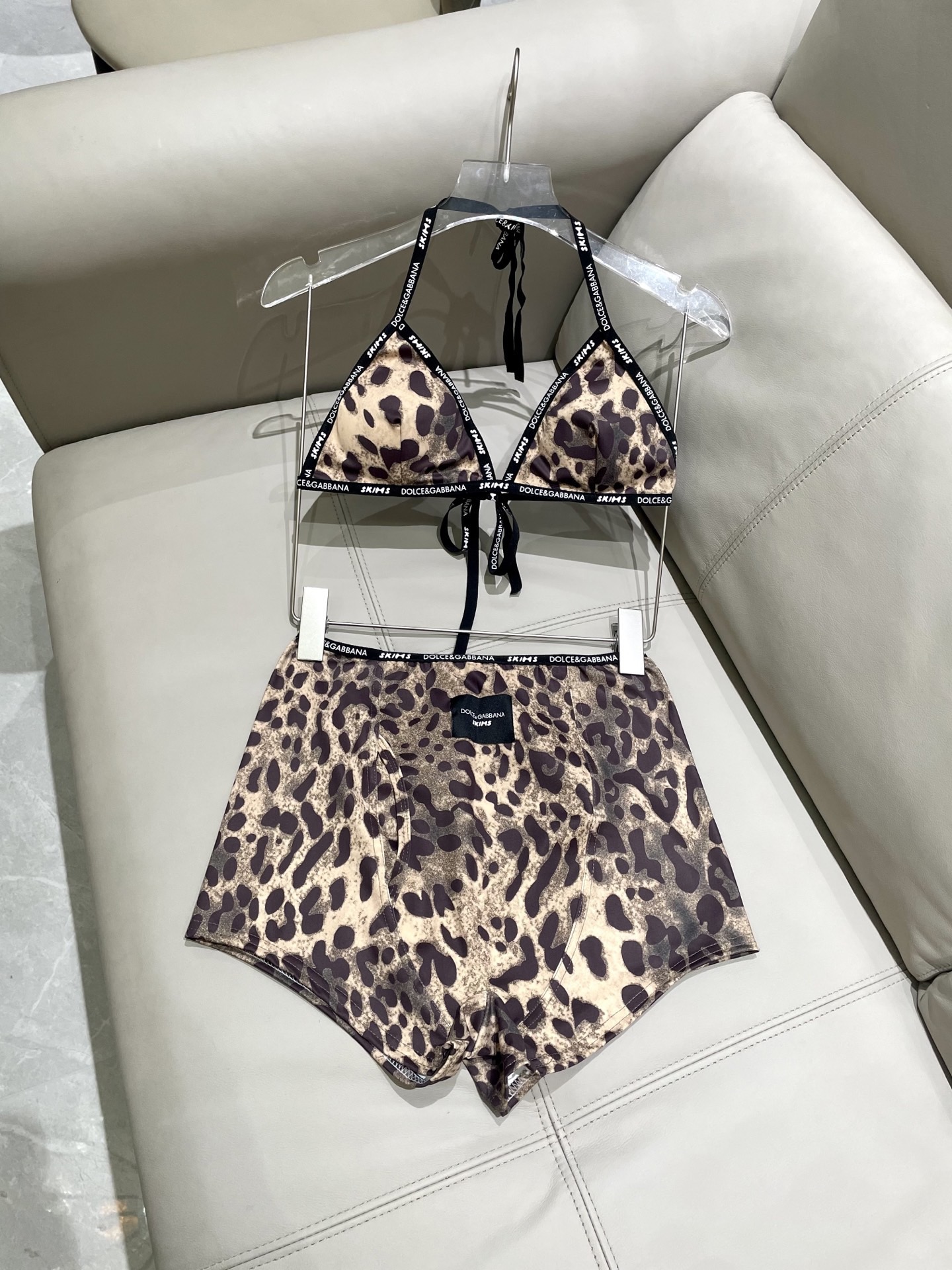 DG新款连体泳衣 时尚潮流款 😍🥰适合多种场景的游泳衣🏊‍♀️海边 游泳池 温泉 水上乐园 漂流都可以😌