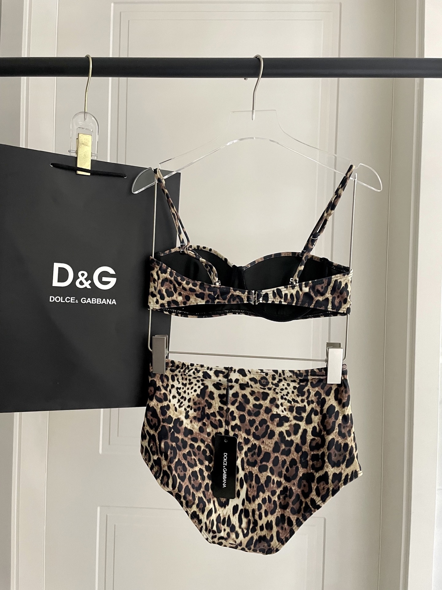 DG新款连体泳衣 时尚潮流款 😍🥰适合多种场景的游泳衣🏊‍♀️海边 游泳池 温泉 水上乐园 漂流都可以😌
