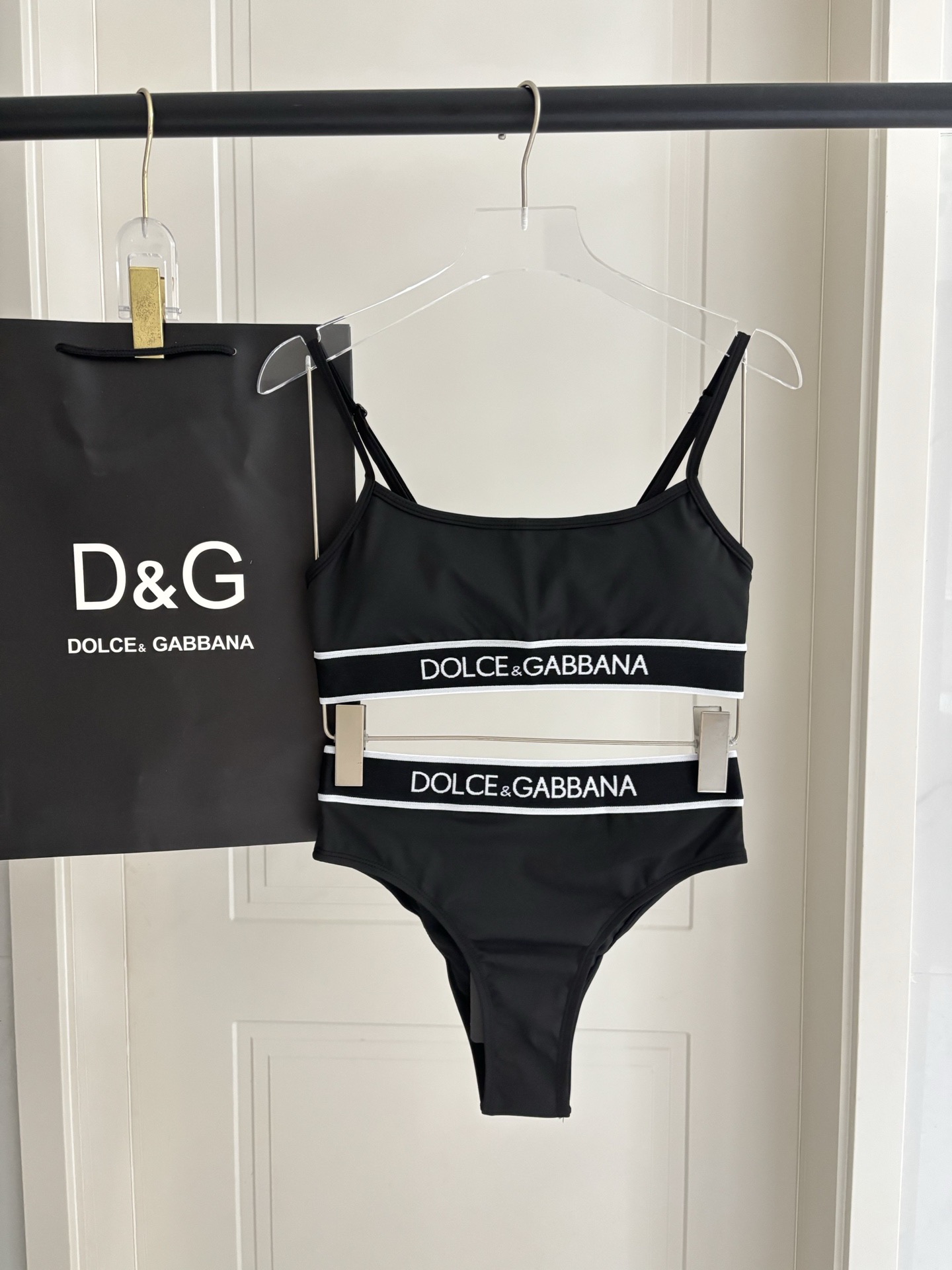 DG新款分体泳衣 时尚潮流款 😍🥰适合多种场景的游泳衣🏊‍♀️海边 游泳池 温泉 水上乐园 漂流都可以😌