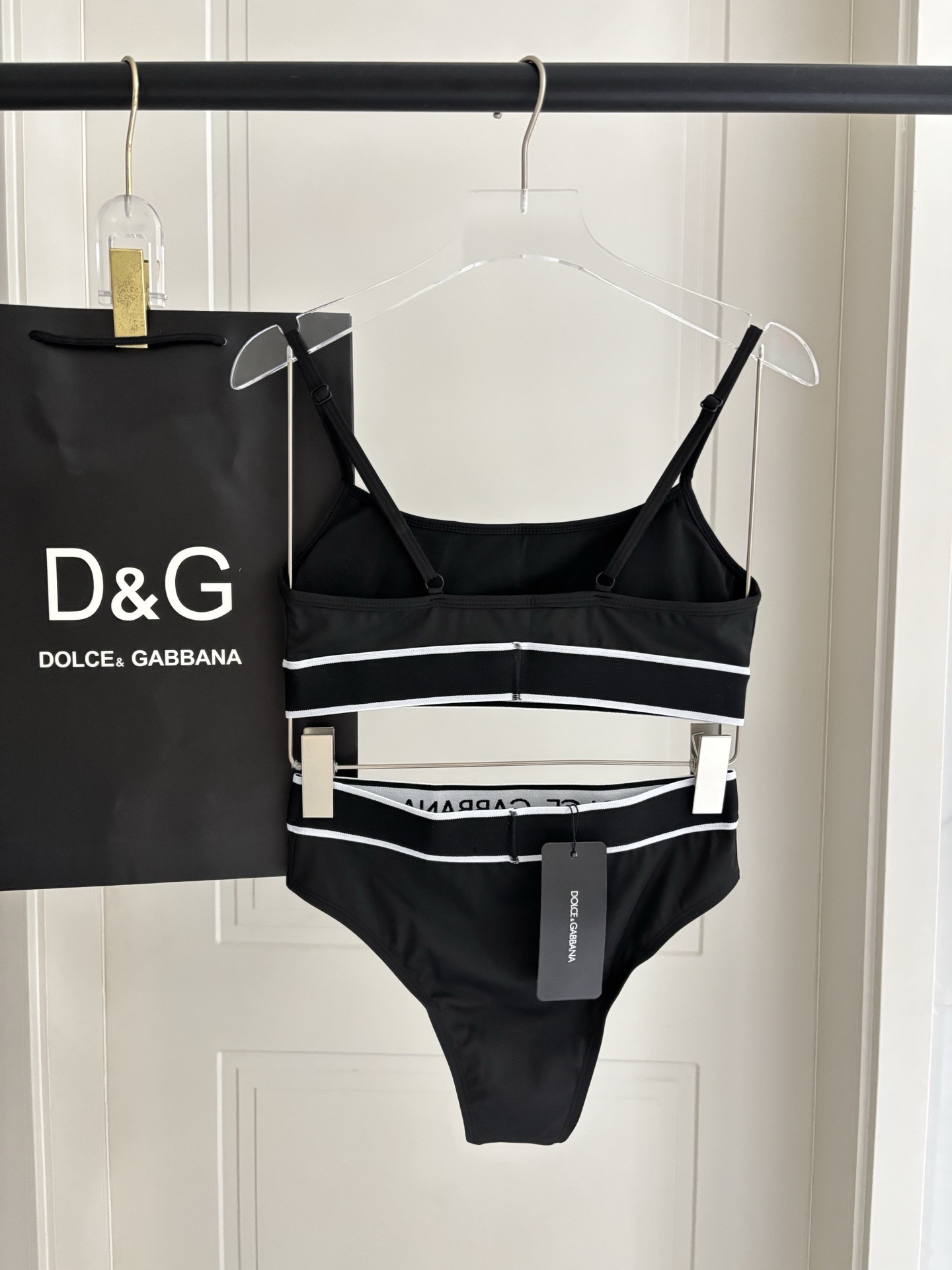 DG新款分体泳衣 时尚潮流款 😍🥰适合多种场景的游泳衣🏊‍♀️海边 游泳池 温泉 水上乐园 漂流都可以😌