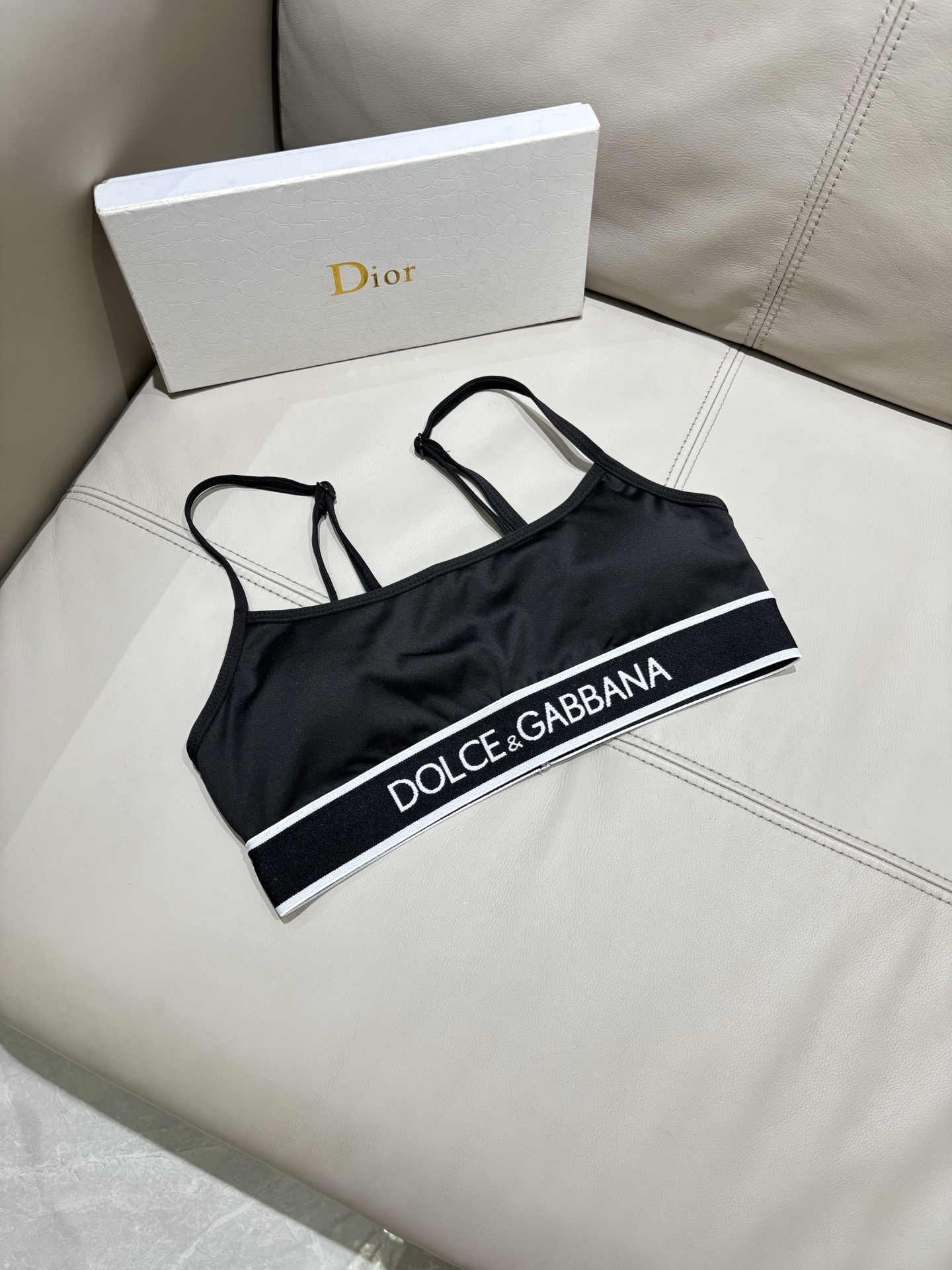 DG新款分体泳衣 时尚潮流款 😍🥰适合多种场景的游泳衣🏊‍♀️海边 游泳池 温泉 水上乐园 漂流都可以😌