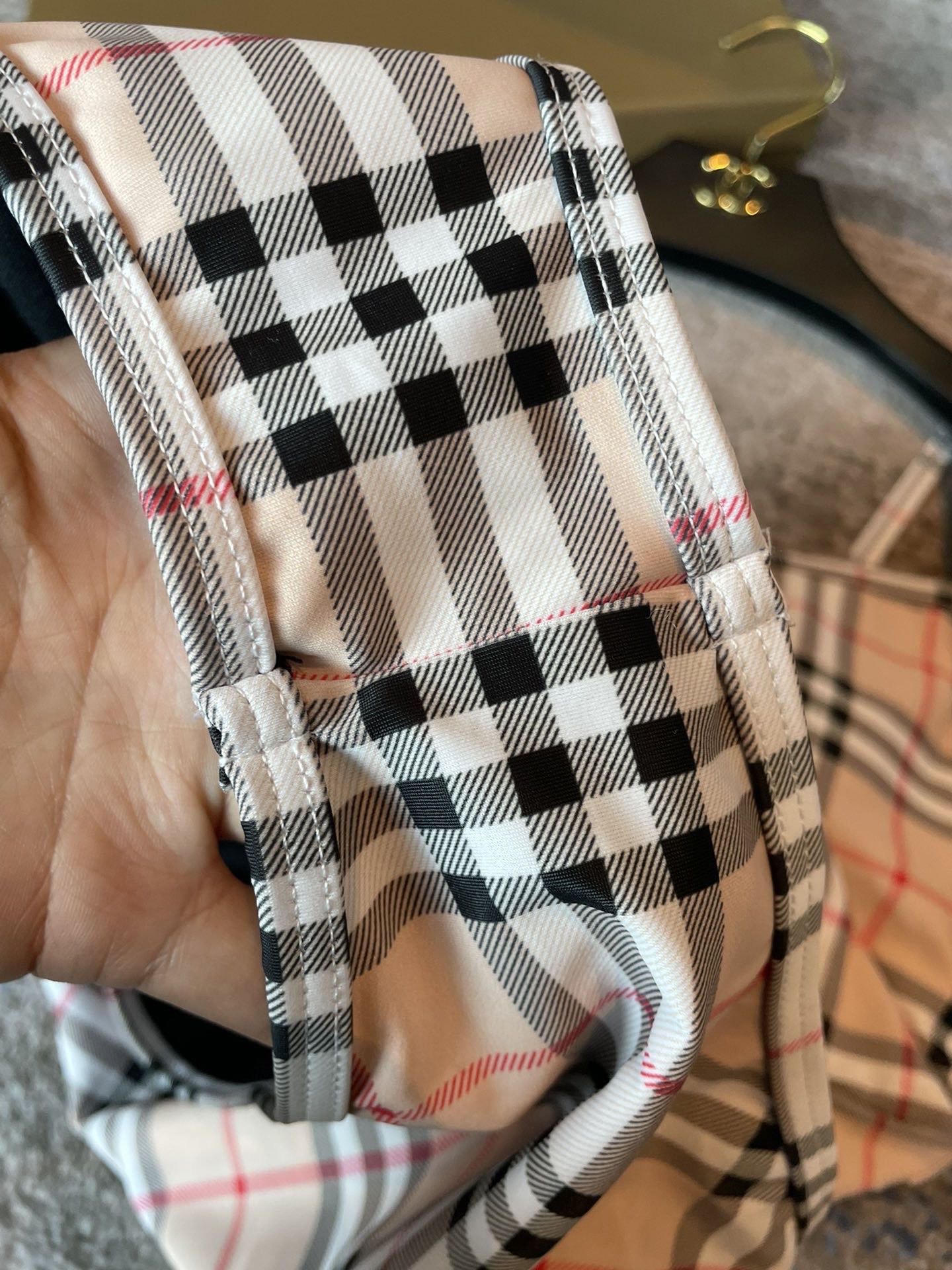 巴宝莉新款连体泳衣 😍🥰适合多种场景的游泳衣🏊‍♀️海边 游泳池 温泉 水上乐园 漂流都可以😌内搭也完全