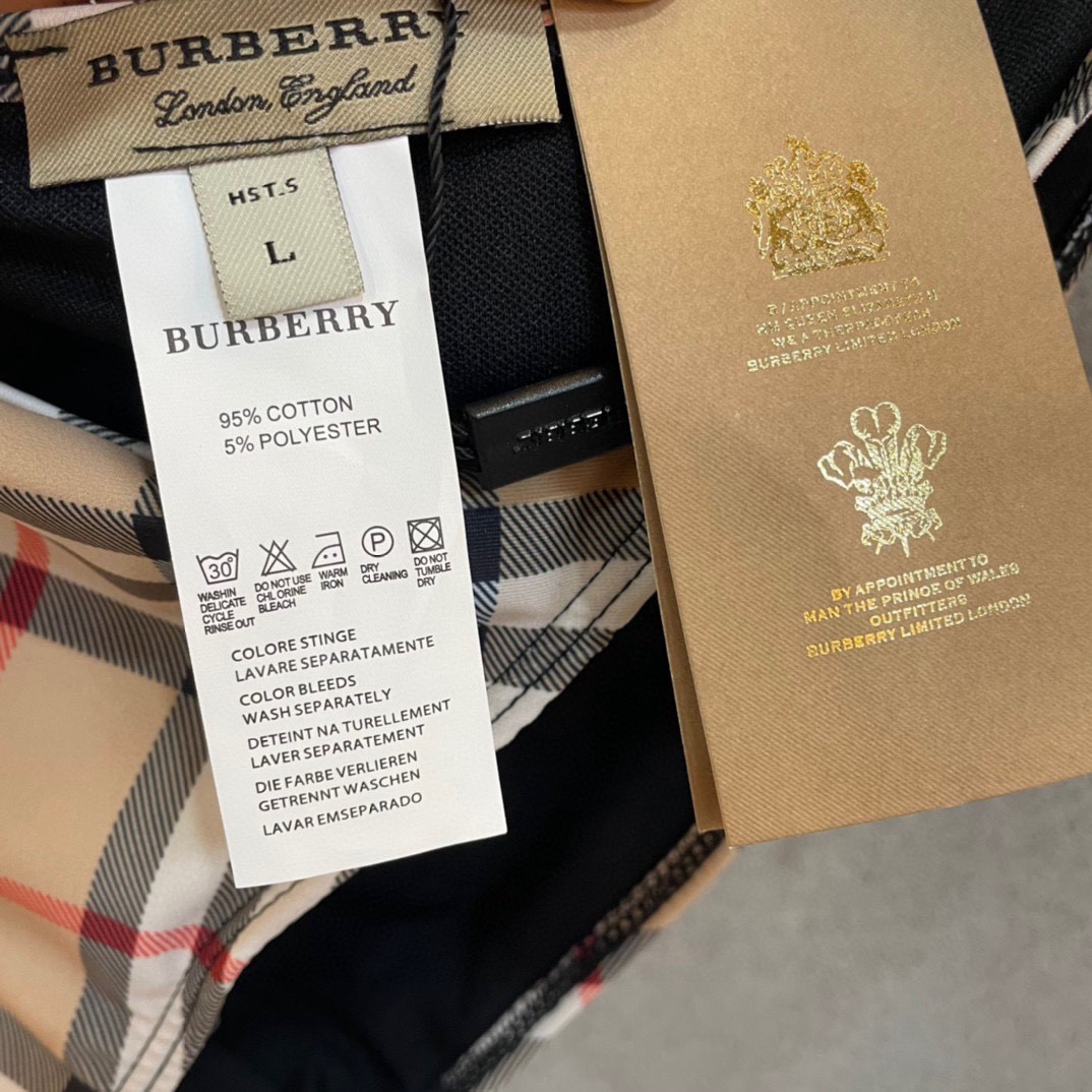 巴宝莉新款连体泳衣 😍🥰适合多种场景的游泳衣🏊‍♀️海边 游泳池 温泉 水上乐园 漂流都可以😌内搭也完全