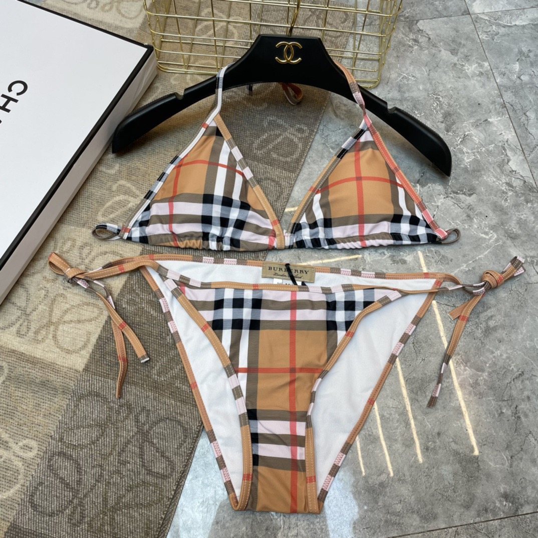 巴宝莉新款泳衣👙❤️😍🥰适合多种场景的游泳衣🏊‍♀️海边 游泳池 温泉 水上乐园 漂流都可以😌内搭外穿也
