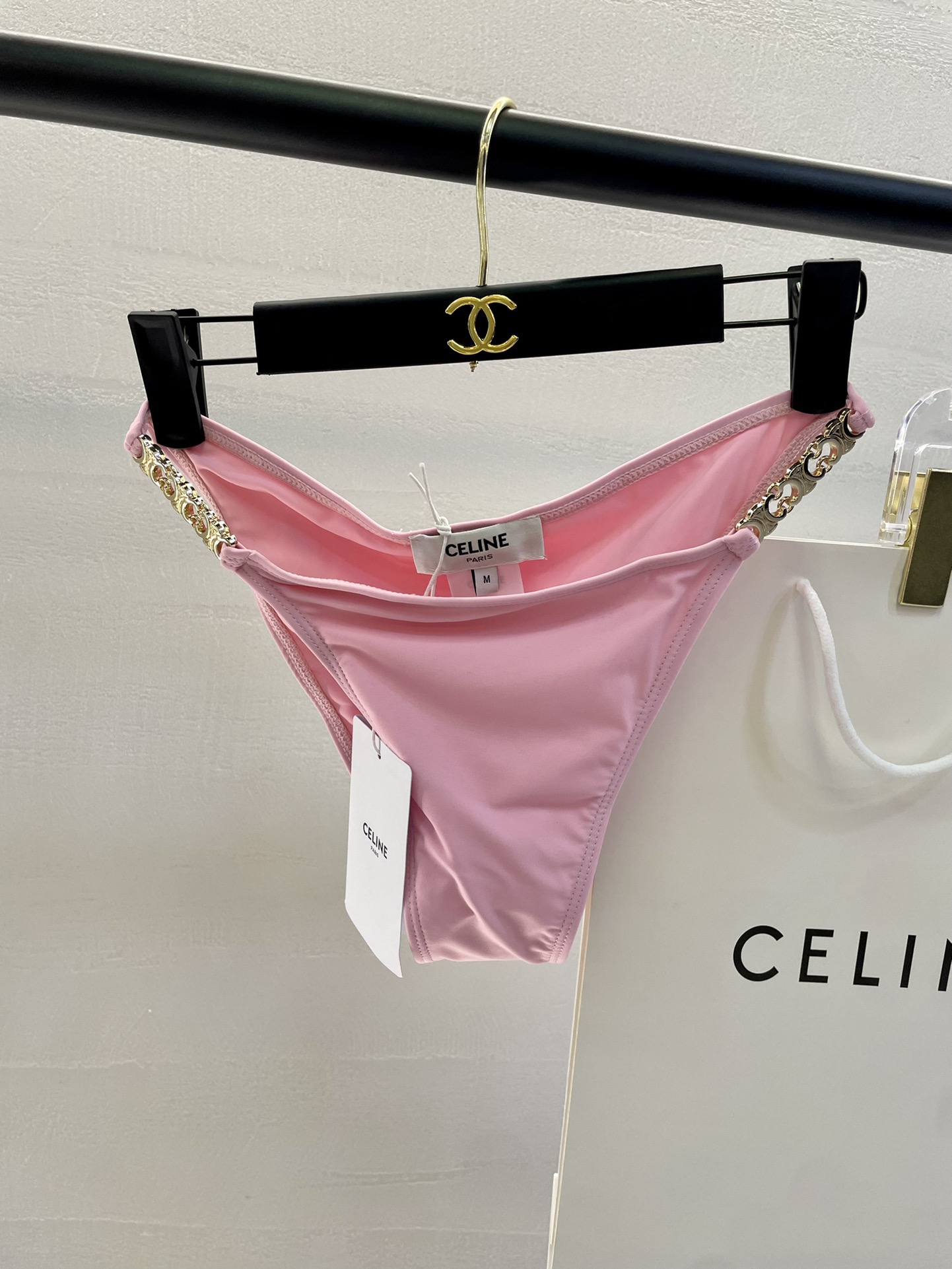 Celine新款泳衣👙❤️😍🥰适合多种场景的游泳衣🏊‍♀️海边 游泳池 温泉 水上乐园 漂流都可以😌内搭