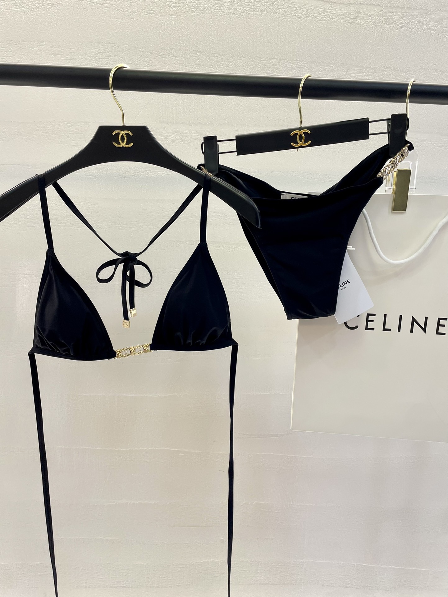 Celine新款泳衣👙❤️😍🥰适合多种场景的游泳衣🏊‍♀️海边 游泳池 温泉 水上乐园 漂流都可以😌内搭