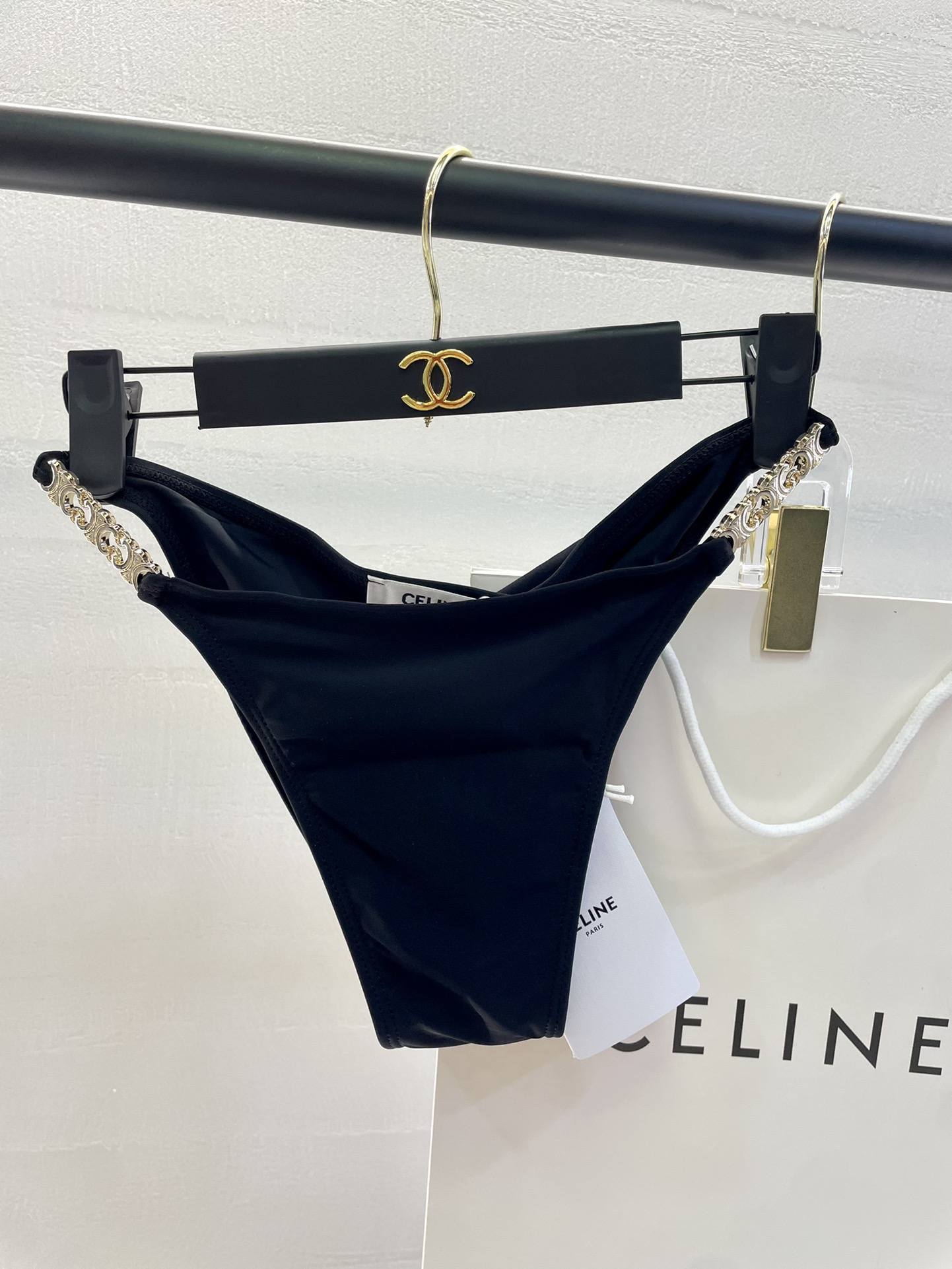 Celine新款泳衣👙❤️😍🥰适合多种场景的游泳衣🏊‍♀️海边 游泳池 温泉 水上乐园 漂流都可以😌内搭
