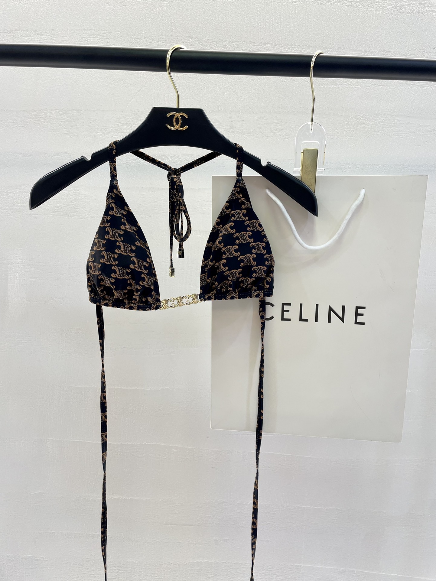Celine新款泳衣👙❤️😍🥰适合多种场景的游泳衣🏊‍♀️海边 游泳池 温泉 水上乐园 漂流都可以😌内搭