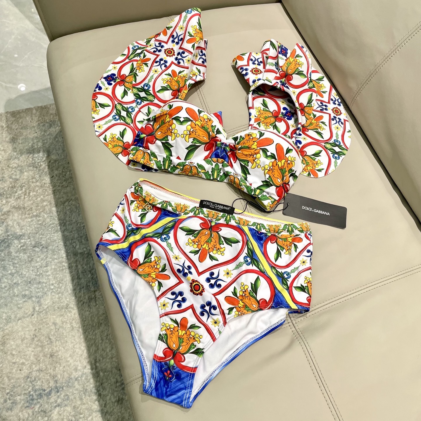DG新款连体泳衣 时尚潮流款 😍🥰适合多种场景的游泳衣🏊‍♀️海边 游泳池 温泉 水上乐园 漂流都可以😌