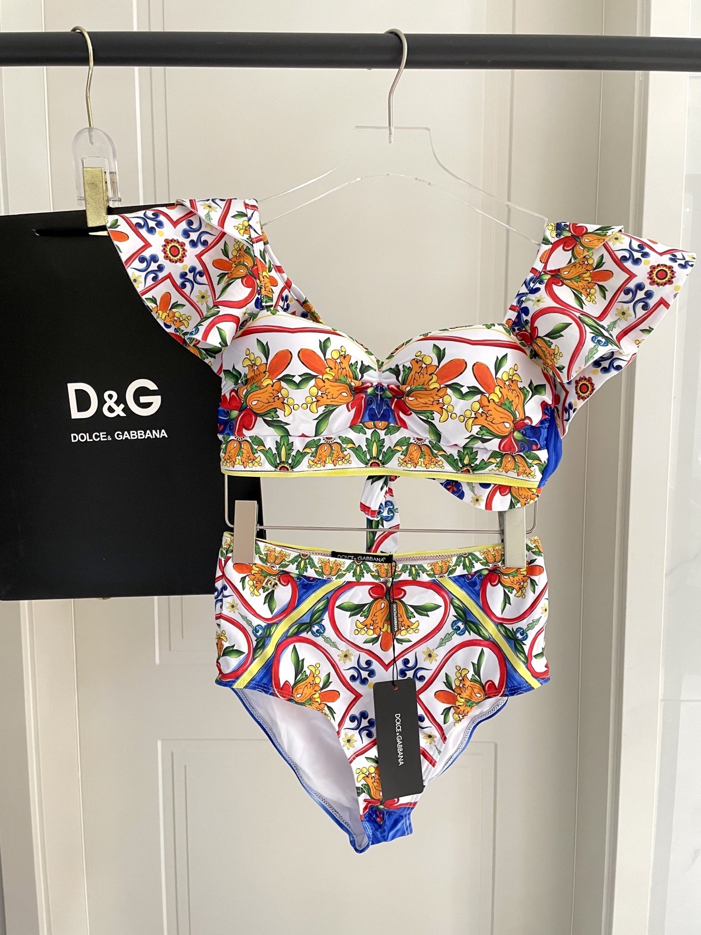 DG新款连体泳衣 时尚潮流款 😍🥰适合多种场景的游泳衣🏊‍♀️海边 游泳池 温泉 水上乐园 漂流都可以😌